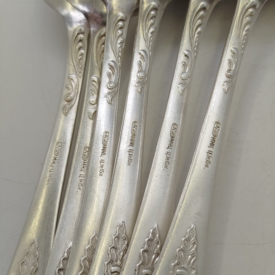 Набор из шести столовых ложек с растительным декором, мНЦ (медь-никель-цинк), Киевский завод столовых приборов и посуды им. Дзержинского (ЗiД, ЗиД), СССР, 1960-1980 гг.