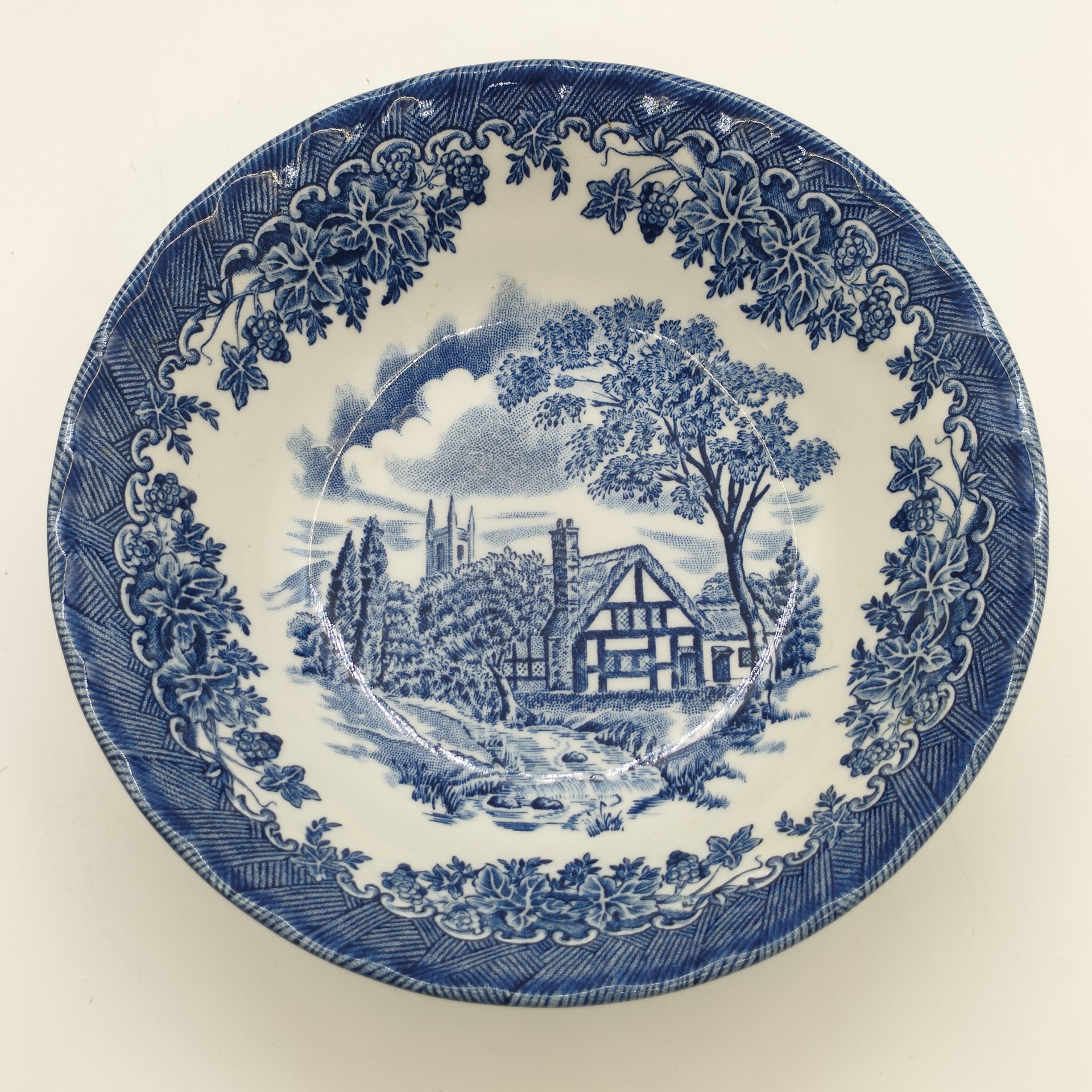 Миска для мюсли, в бело-голубой гамме с изображением пейзажа, Churchill, фаянс, деколь, Великобритания, 2010-2015 гг.