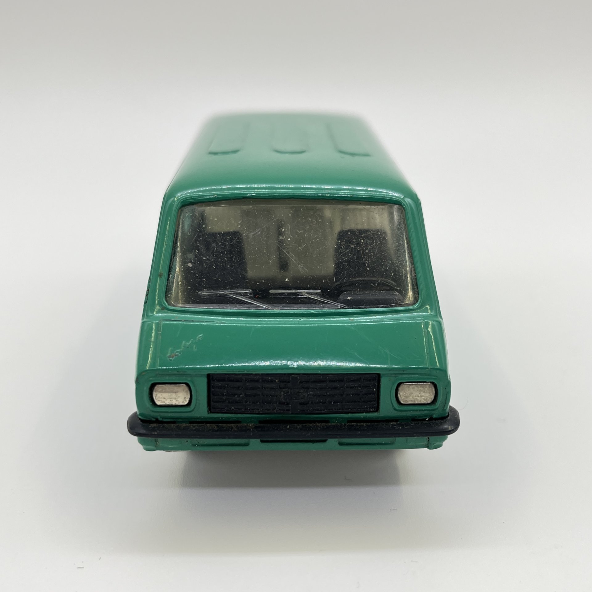 Модель микроавтобуса РАФ-2203 в масштабе 1:43