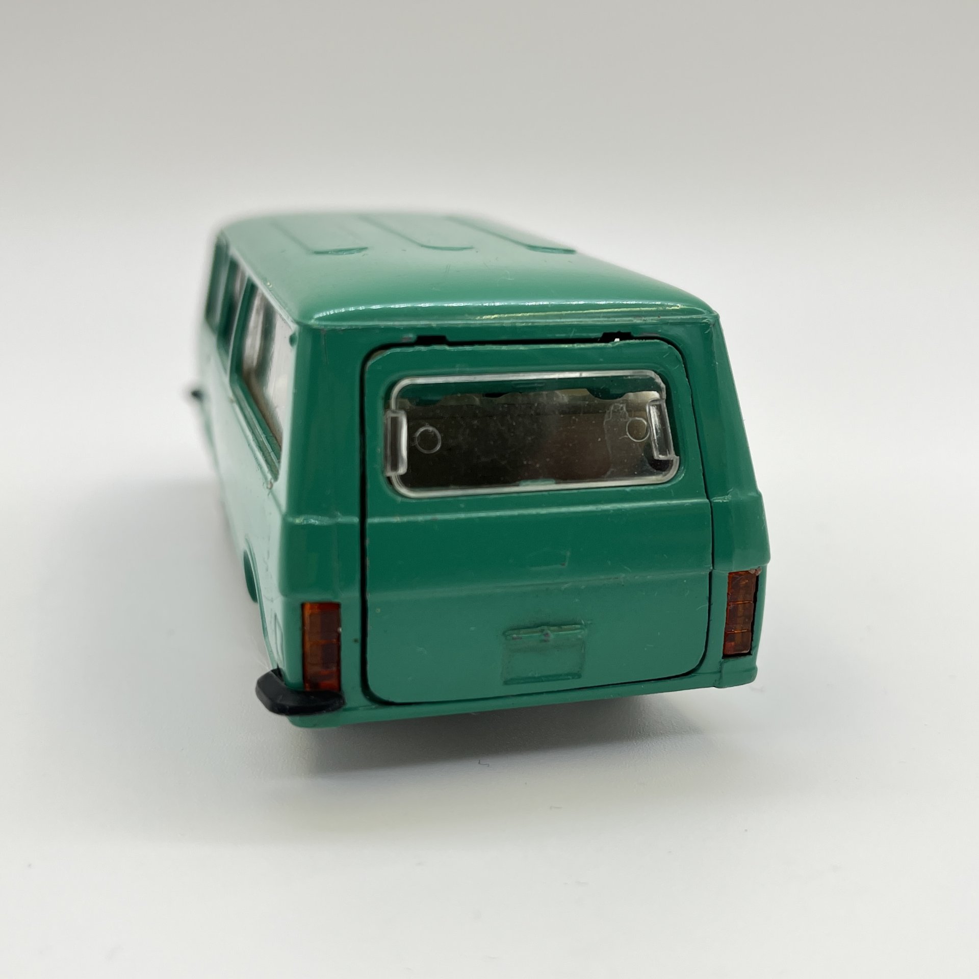 Модель микроавтобуса РАФ-2203 в масштабе 1:43