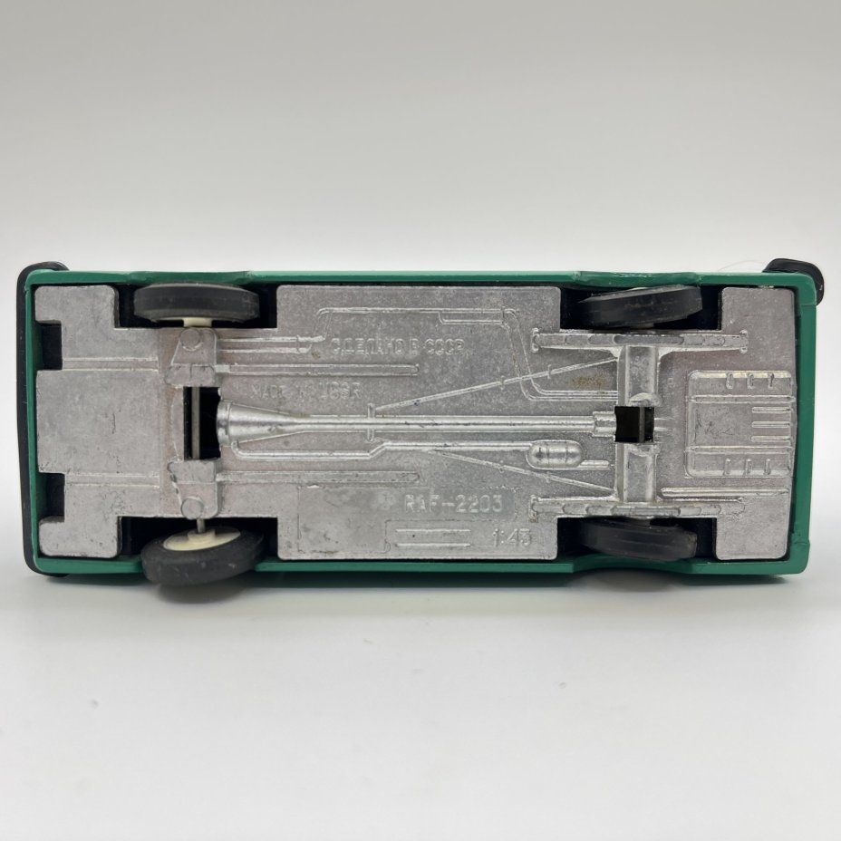 Модель микроавтобуса РАФ-2203 в масштабе 1:43