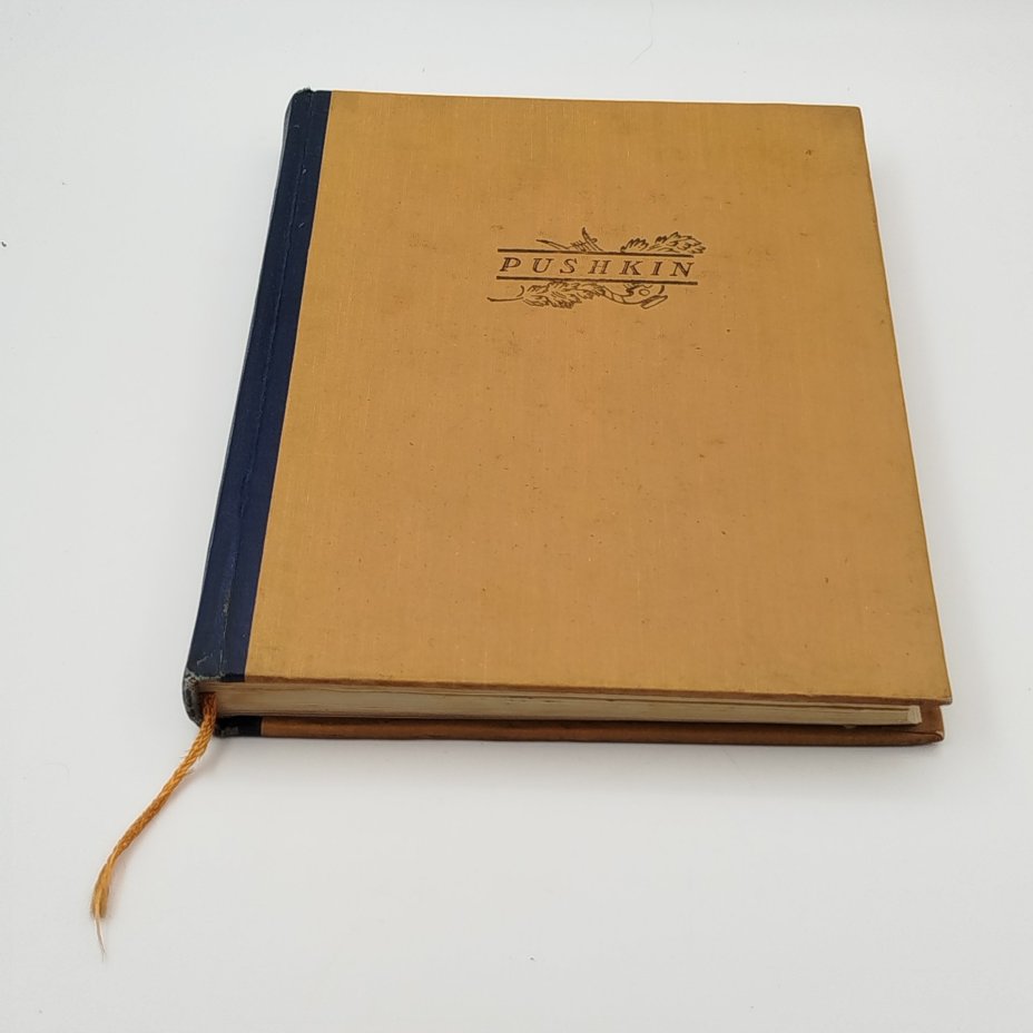 Книга "Пушкин. Сборник статей и эссе о великом русском поэте" на английском языке