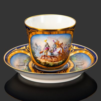 Пара кофейная с батальным сюжетом "Битва при Гинегате" (выполнена для дворца Тюильри "Chateau des Tuileries"), фарфор, крытье кобальтом, золочение, цировка, роспись, Севрская фарфоровая мануфактура (Sevres), Франция, 1844 г.