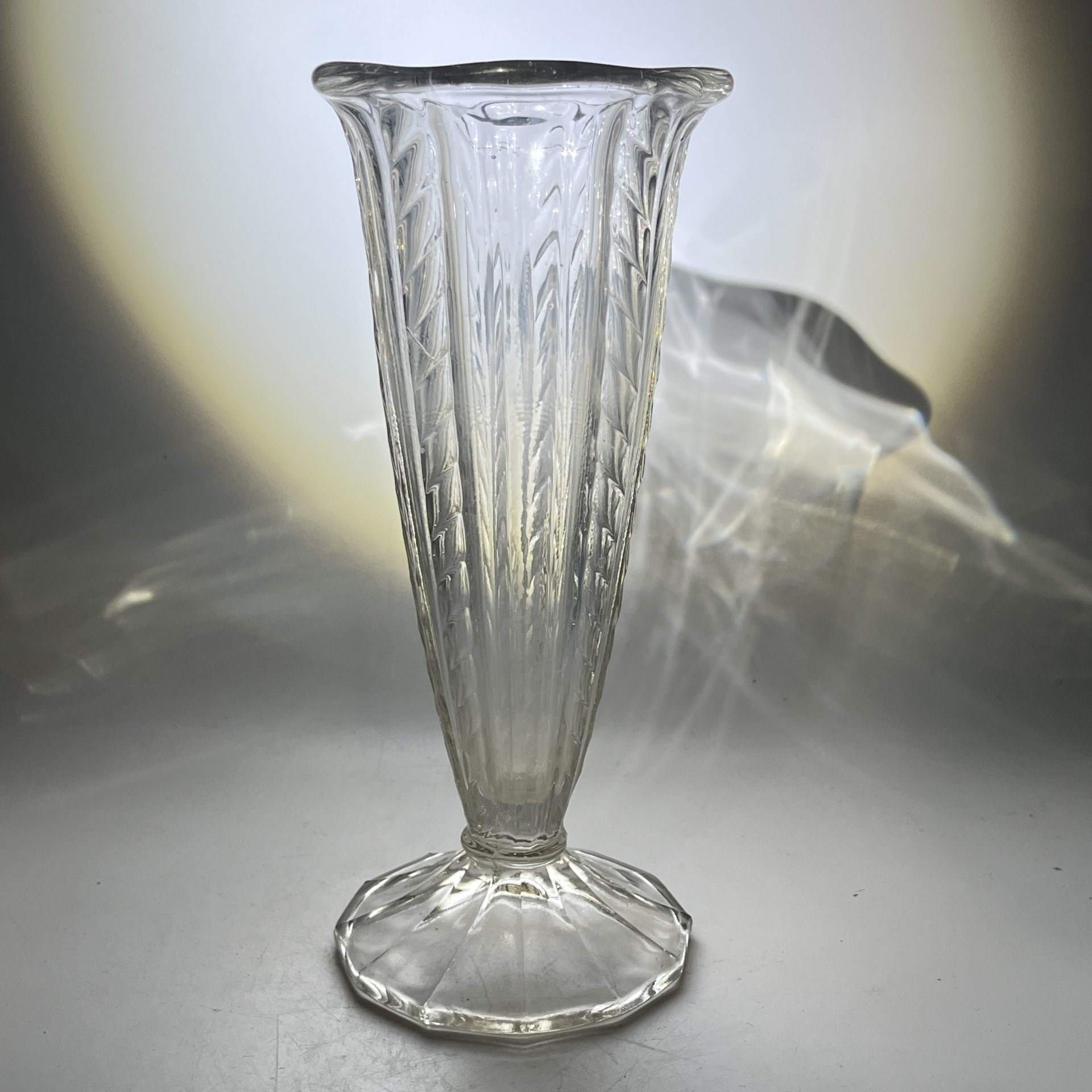 Вазочка для небольшого букета с рельефным декором, стекло, пресс, СССР, 1970-1990 гг.