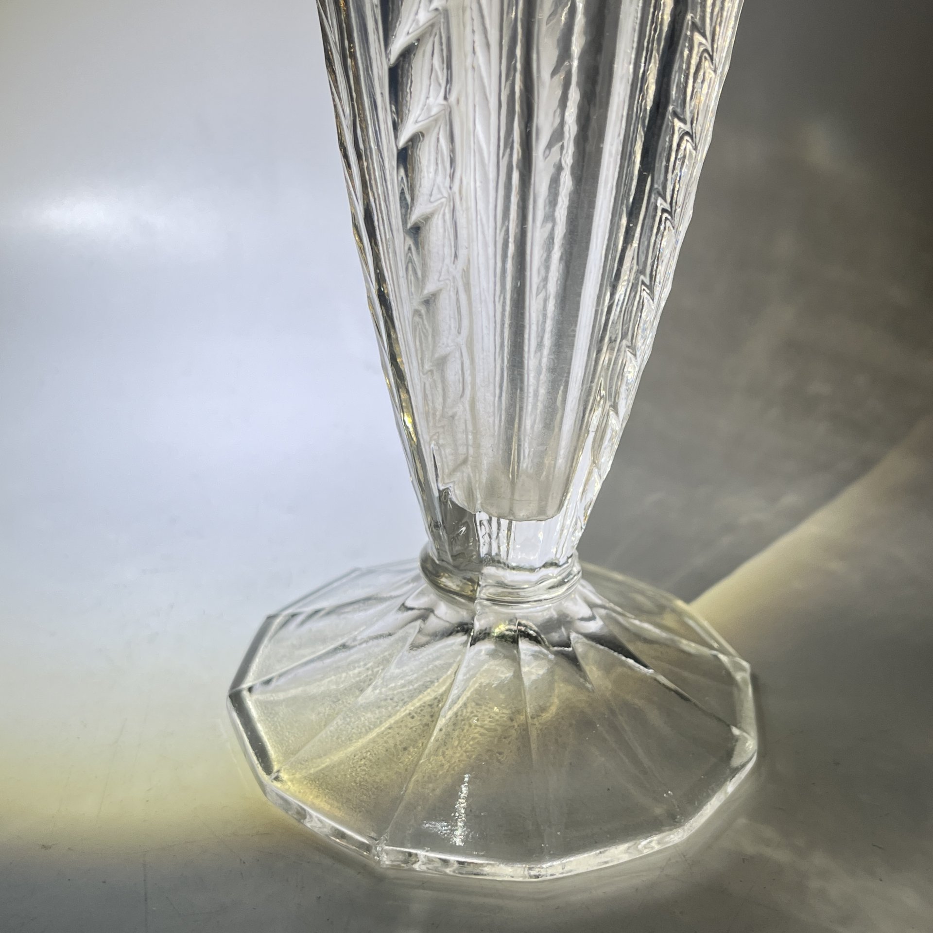 Вазочка для небольшого букета с рельефным декором, стекло, пресс, СССР, 1970-1990 гг.