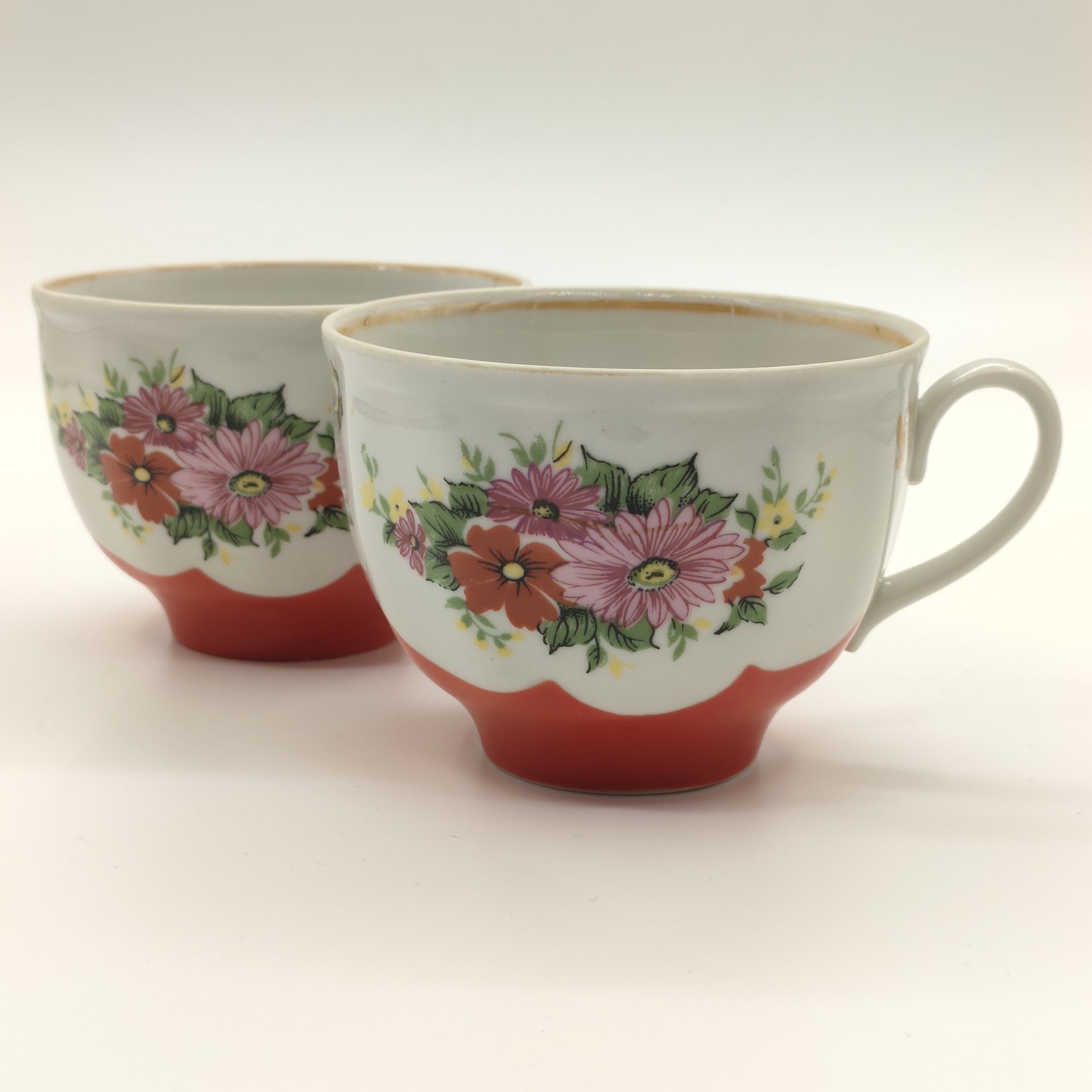 Пара кофейных чашек с цветочным декором, фарфор, крытье, деколь, золочение, Дулевский фарфоровый завод (Дулёво), Российская Федерация, 1999 г.
