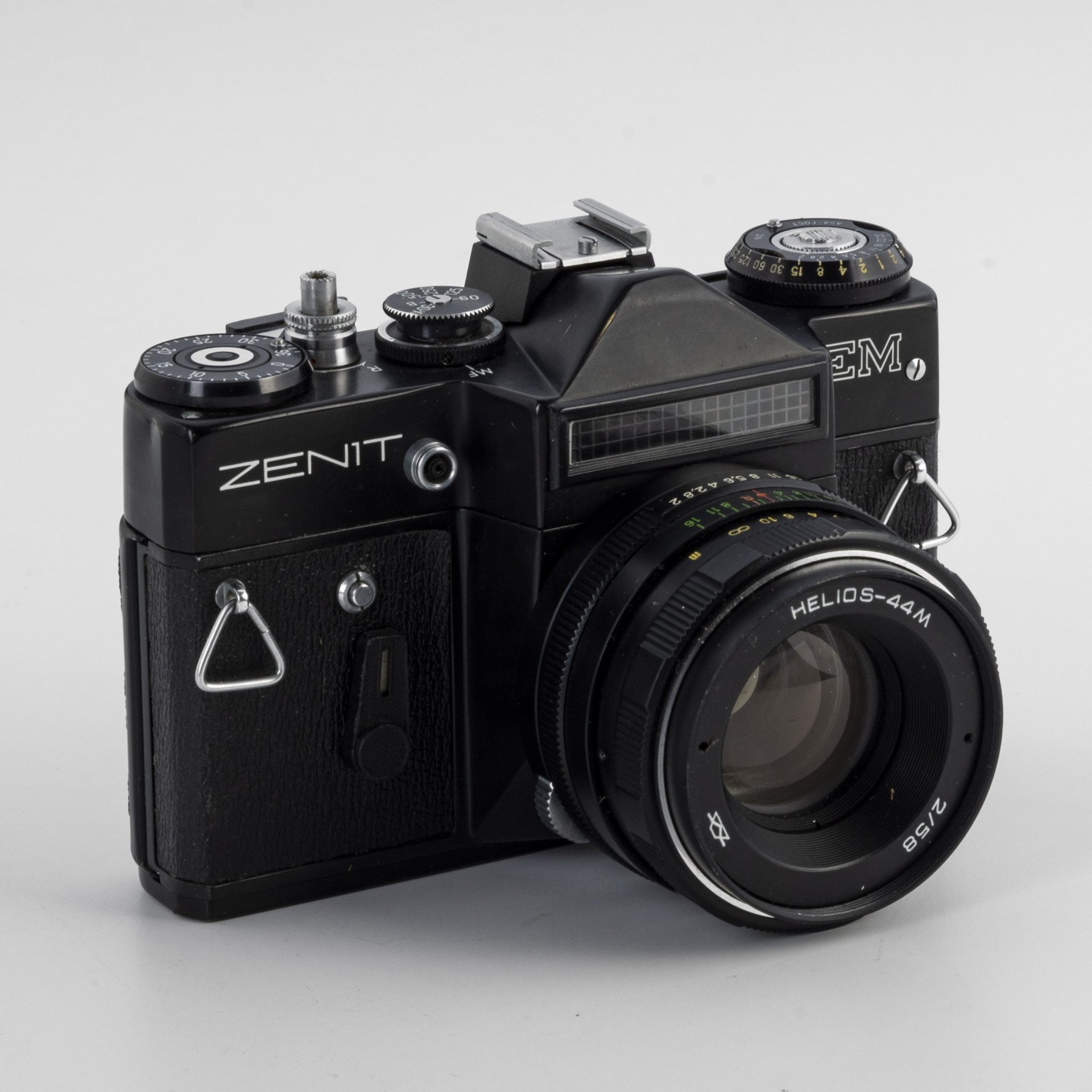 Фотоаппарат "Зенит - ЕМ" (Zenit) с объективом Helios-44м, Красногорский механический завод (КМЗ)