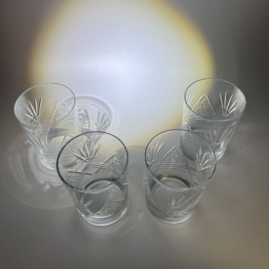 Набор из 4 стопок с резным геометрическим декором