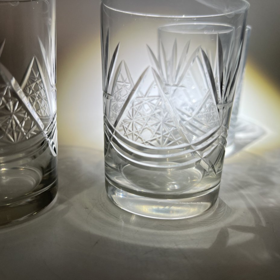 Набор из 4 стопок с резным геометрическим декором