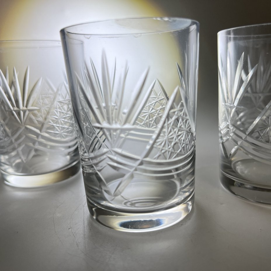 Набор из 4 стопок с резным геометрическим декором