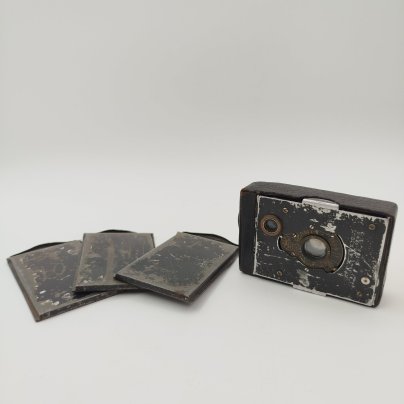 Фотоаппарат "Vest Pocket" с тремя пластинами для фото в комплекте, металл, кожа, стекло, США, 1902-1920 гг.