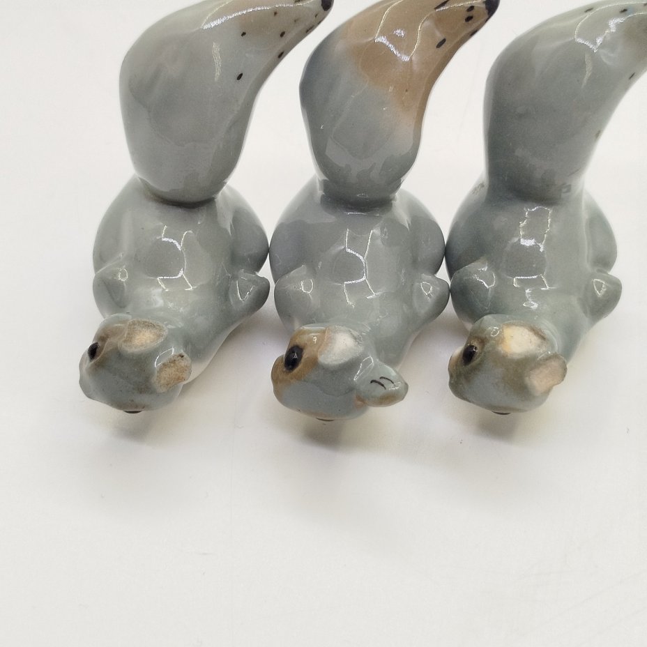 Набор из 3-х статуэток "Белочка" (под реставрацию), скульптор Н.Е. Муратов, фарфор, роспись, Ленинградский фарфоровый завод (ЛФЗ), СССР, 1950-1980 гг.