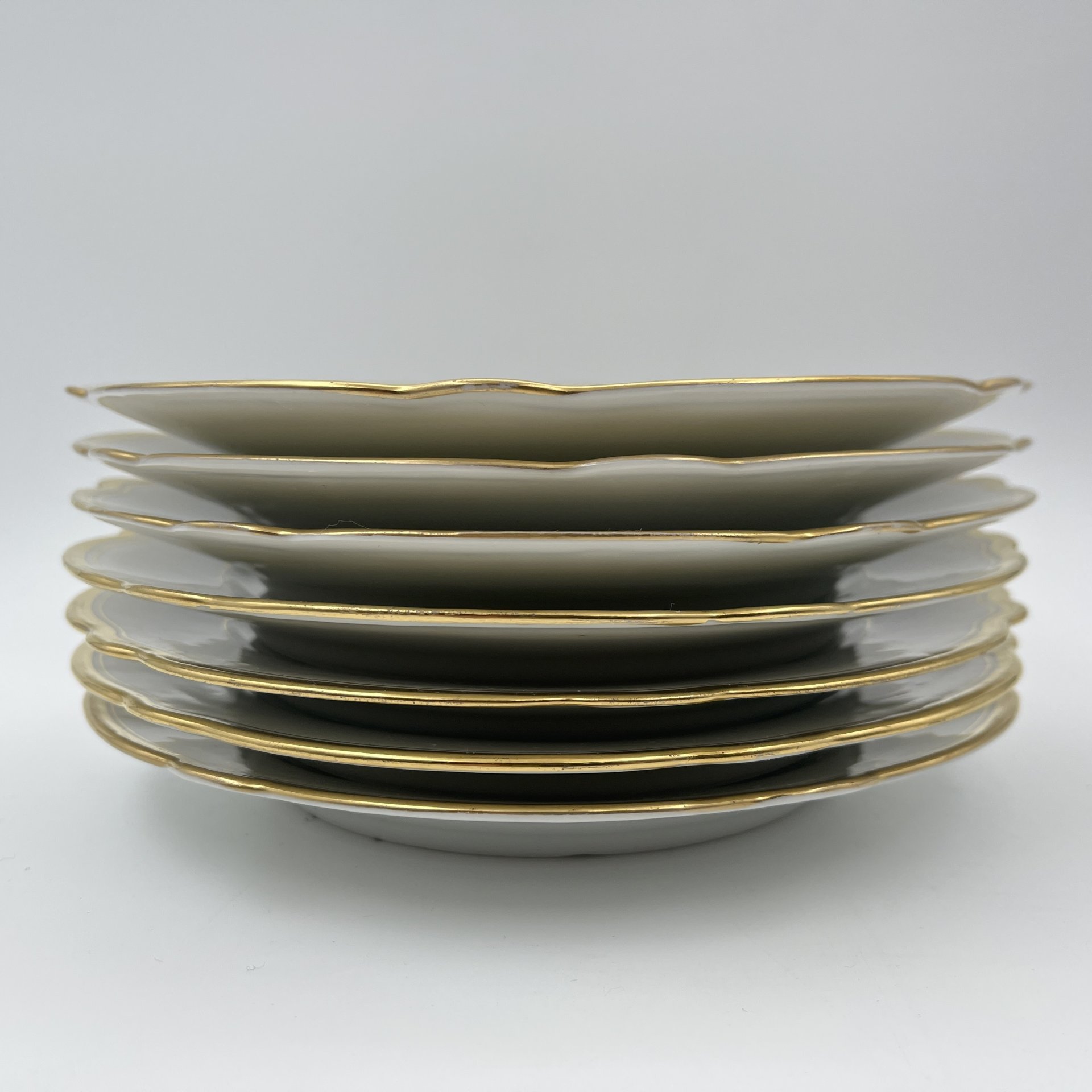 Набор из 7-ми тарелок с инициалами "S.D.", фарфор, золочение, Западная Европа, 1900-1930 гг.