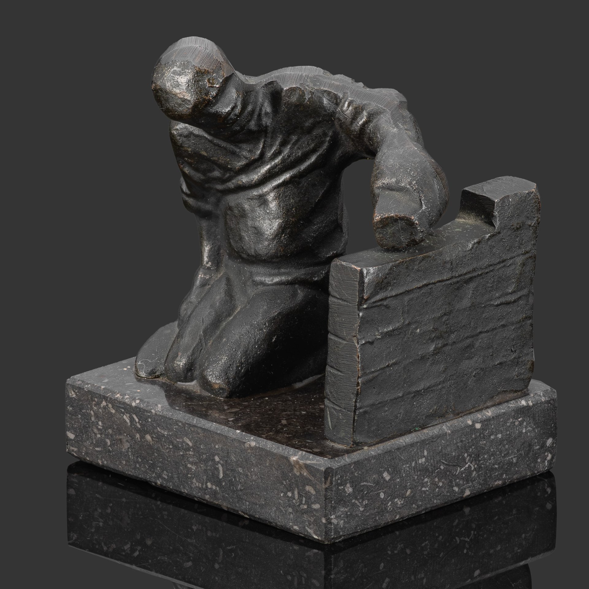 Скульптура "Metselaar" ("Каменьщик", "Строитель"), автор Marlies Noordkamp-Drummen (1946 г.р.)