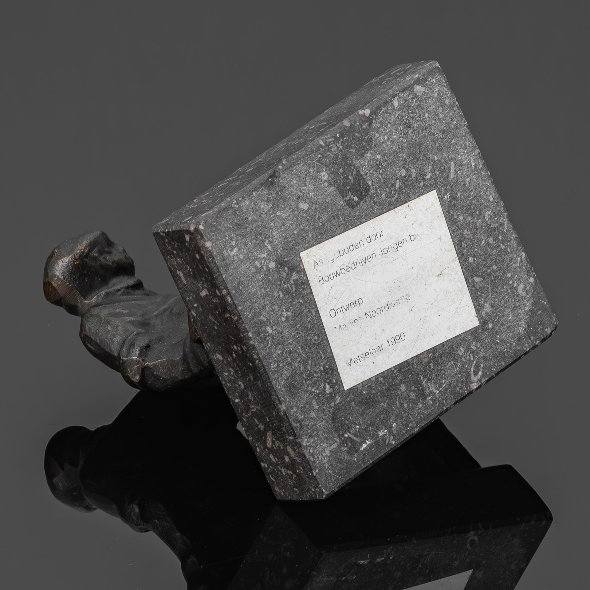 Скульптура "Metselaar" ("Каменьщик", "Строитель"), автор Marlies Noordkamp-Drummen (1946 г.р.)