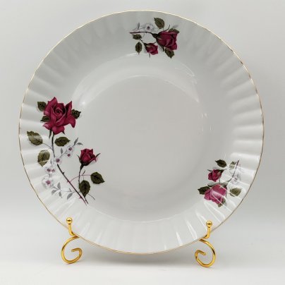 Блюдо круглой формы, украшенное изображением розы, фарфор, деколь, золочение, Chodziez, Польша, 1964-1980 гг.