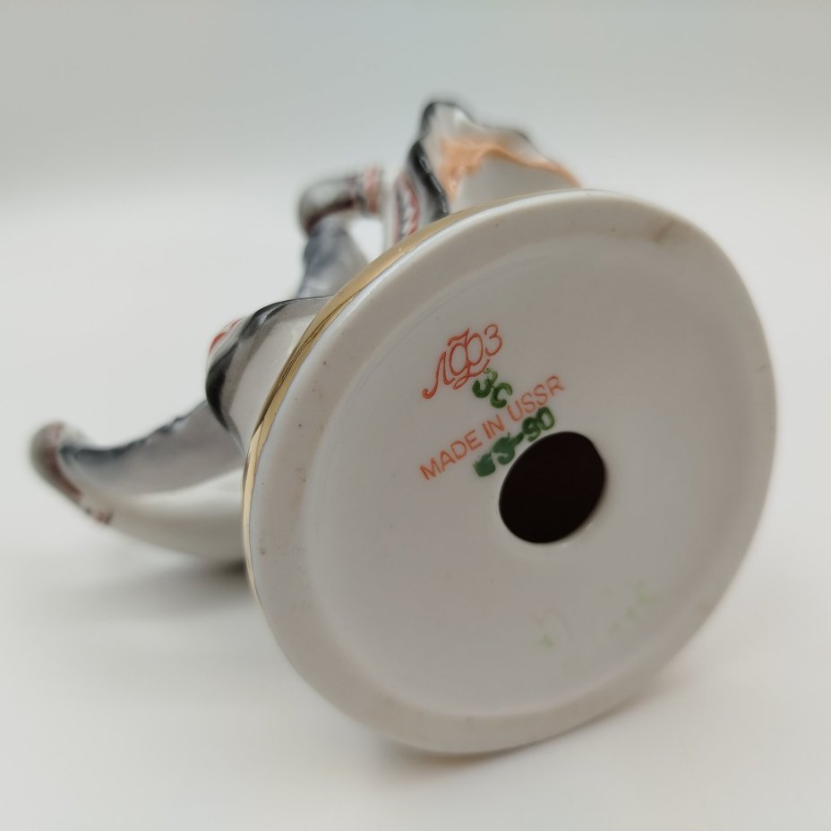 Статуэтка "Девочка-якутка с севрюгой", фарфор, роспись, СССР, 1970-1980 гг.