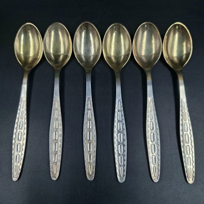 Набор из шести чайных ложек с орнаментальным декором на черенках, мНЦ (медь-никель-цинк), золочение, Кольчугинский завод цветных металлов, СССР, 1970-1990 гг.