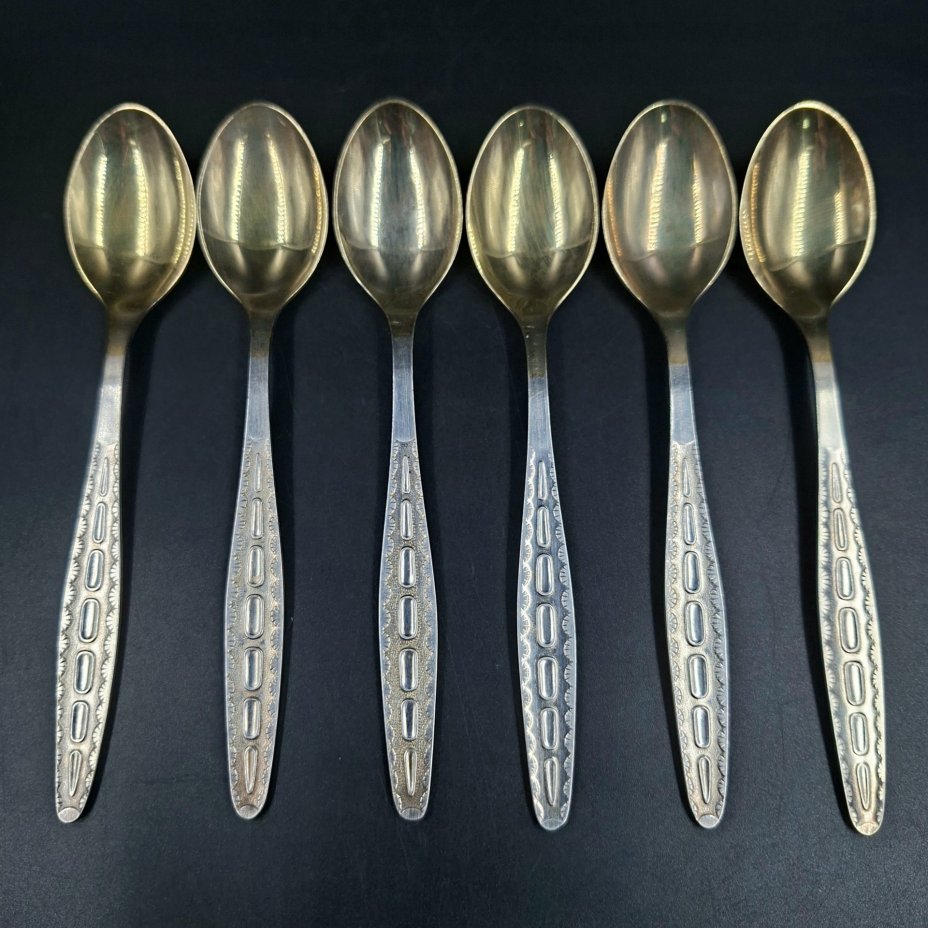 Набор из шести чайных ложек с орнаментальным декором на черенках, мНЦ (медь-никель-цинк), золочение, Кольчугинский завод цветных металлов, СССР, 1970-1990 гг.