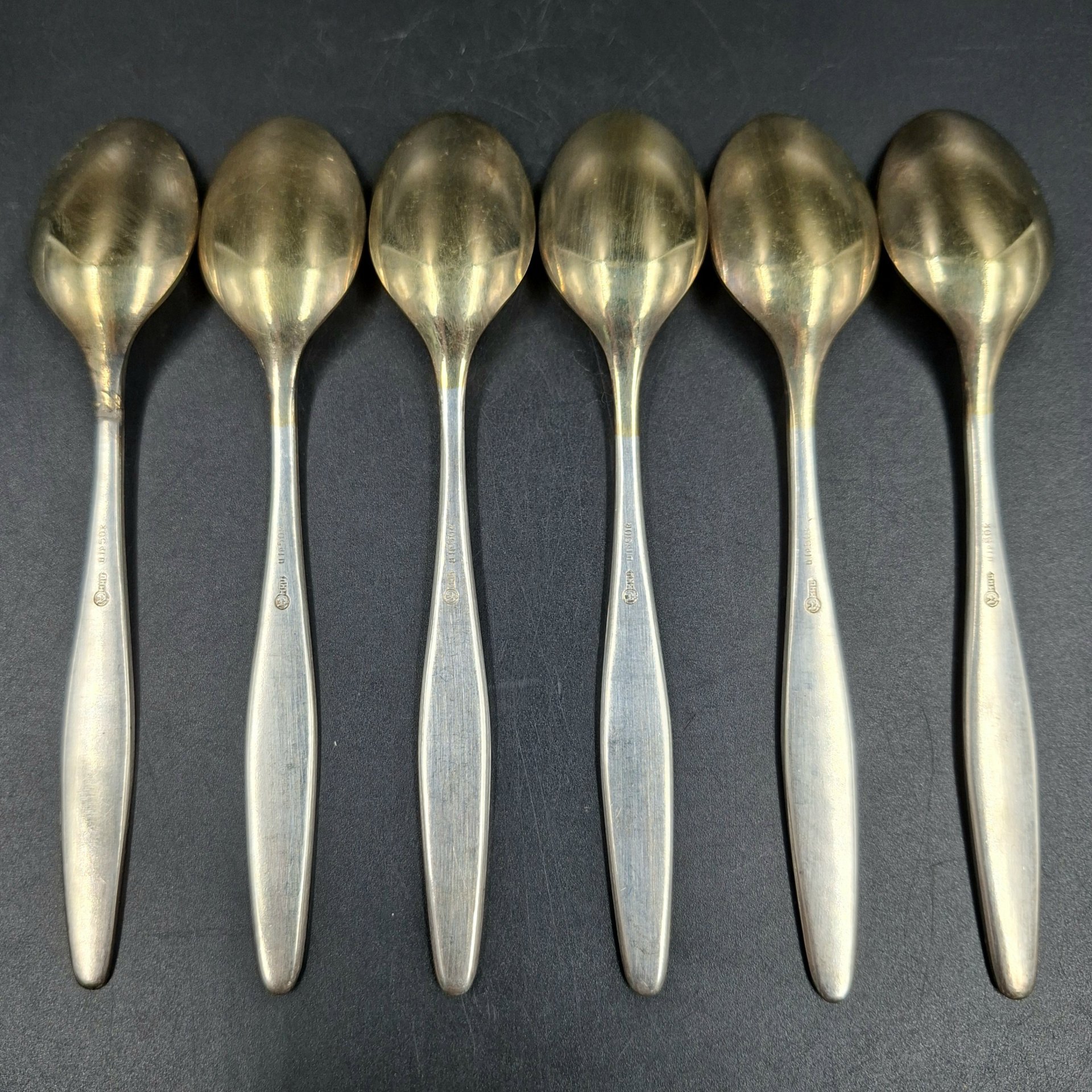 Набор из шести чайных ложек с орнаментальным декором на черенках, мНЦ (медь-никель-цинк), золочение, Кольчугинский завод цветных металлов, СССР, 1970-1990 гг.