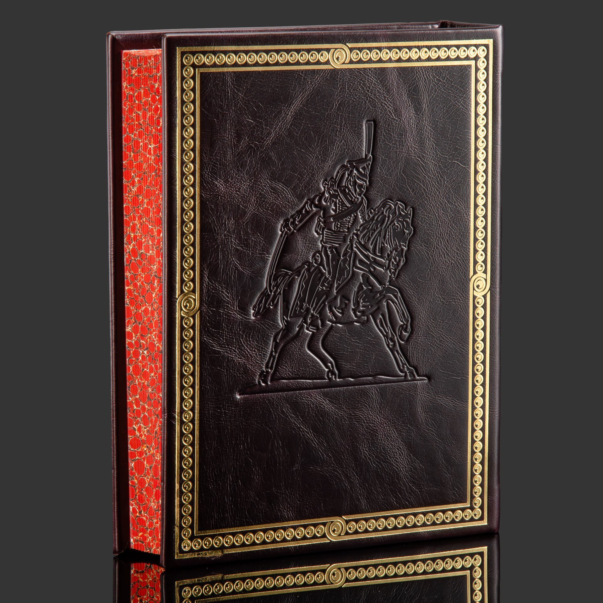 Книга в кожаном переплете "История Русской армии"