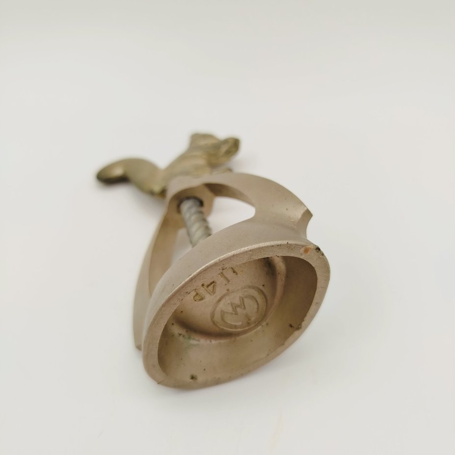 Орехокол с фигурным хватком в форме белки с орехом