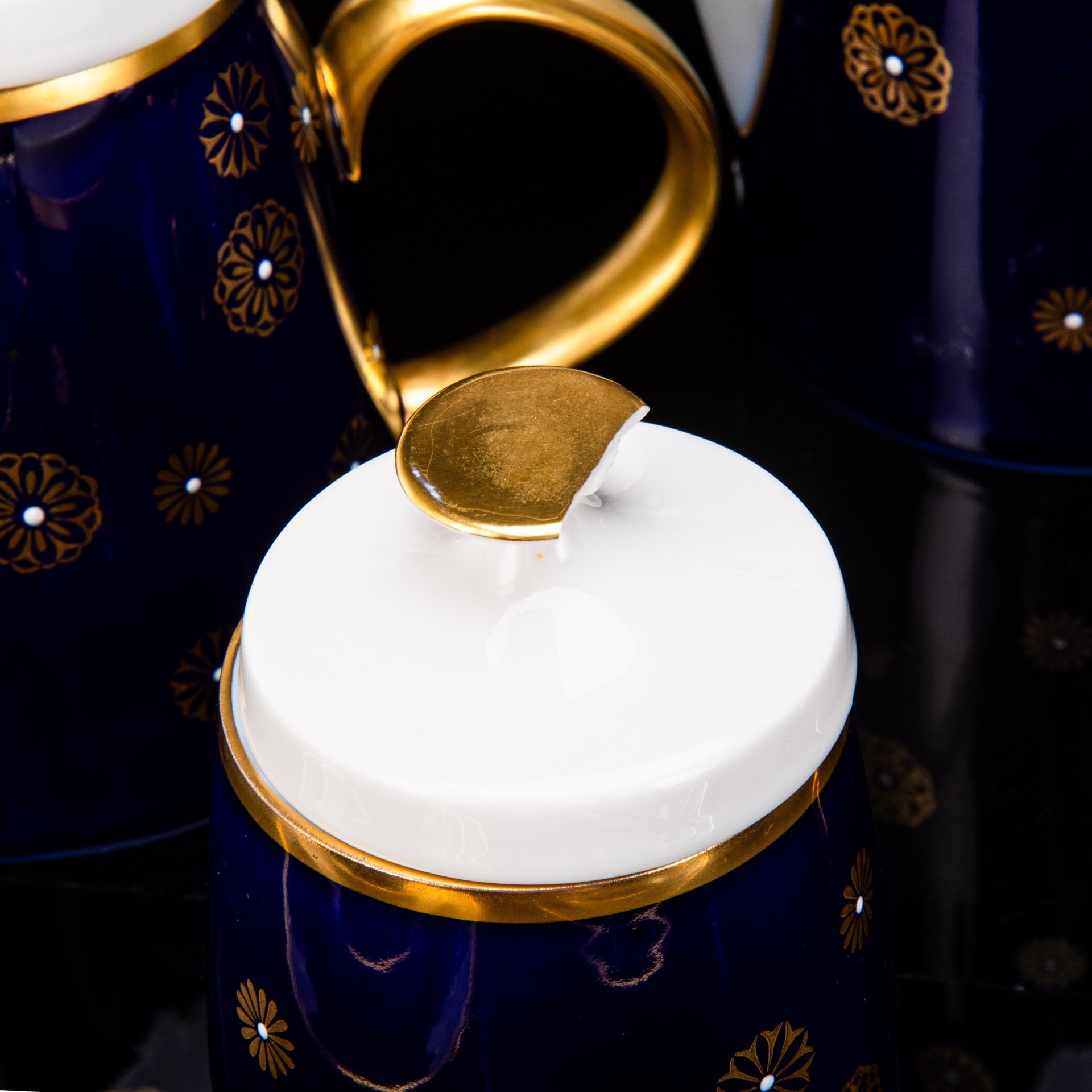 Сервиз чайно-кофейный со стилизованным цветочным декором на 6 персон (29 предметов), фарфор, крытье кобальтом, золочение, VEB Schaubach Kunst Lichte-Wallendorf, ГДР, 1966-1985 гг.