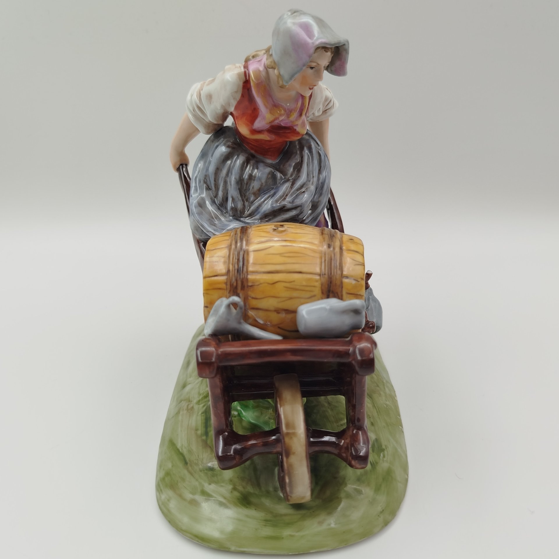 Статуэтка "Водоноска" ("Женщина с телегой"), фарфор, роспись, Европа, 1960-1990 гг.
