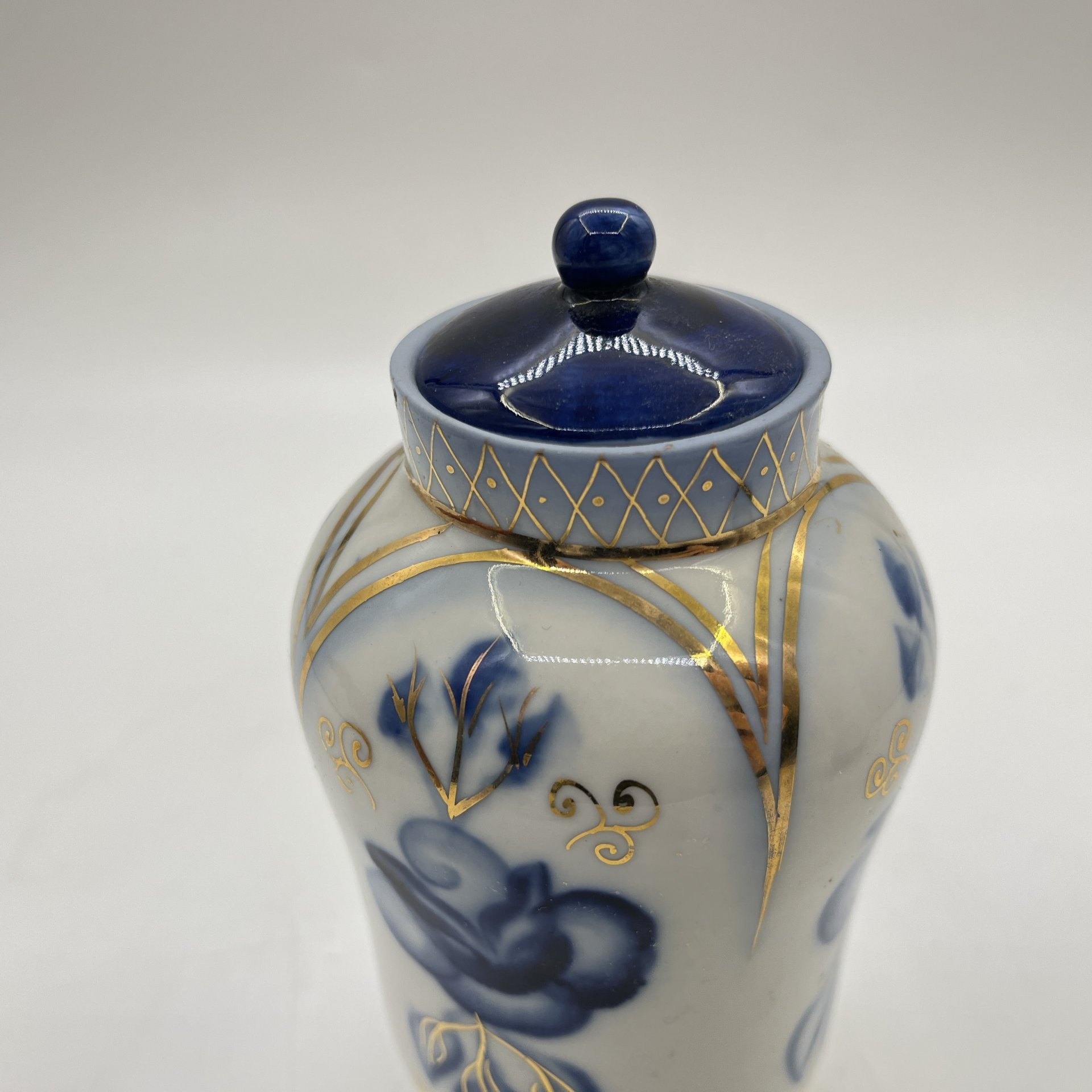 Чайница с цветочным декором и символикой олимпиады (на дне), фарфор, Кисловодская фабрика сувениров, СССР, 1980 г.