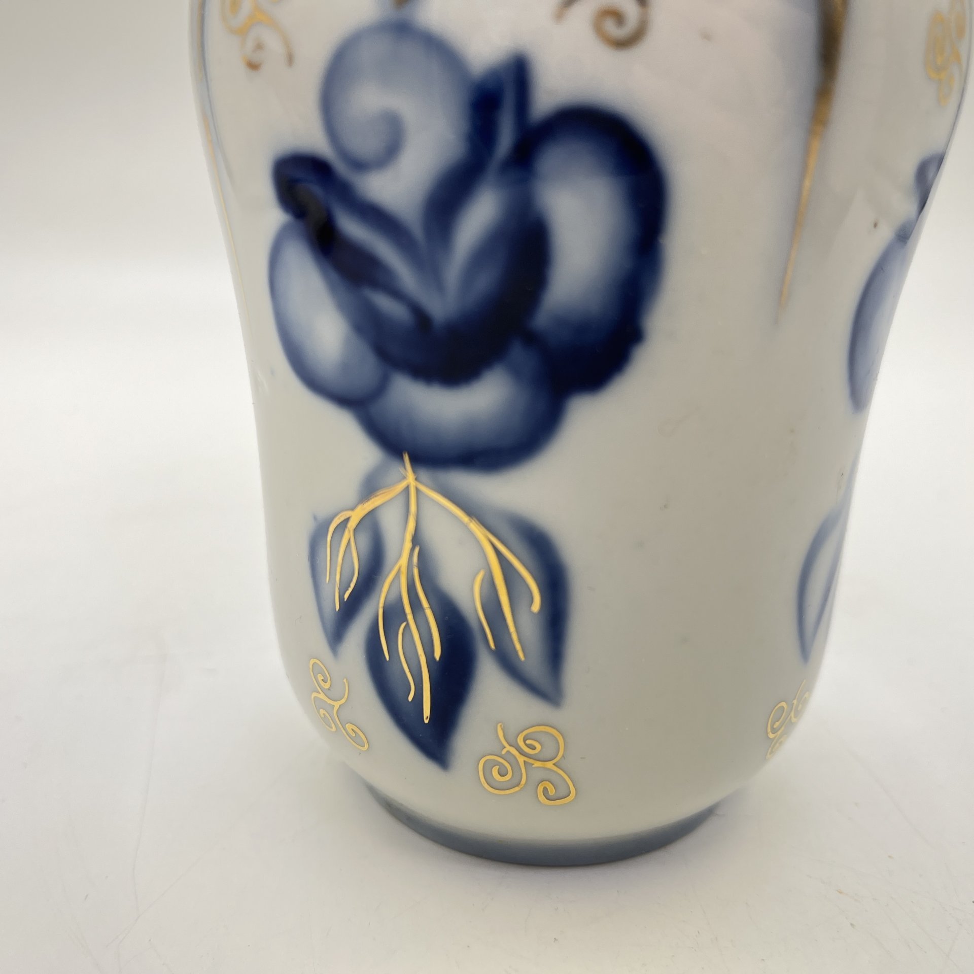 Чайница с цветочным декором и символикой олимпиады (на дне), фарфор, Кисловодская фабрика сувениров, СССР, 1980 г.