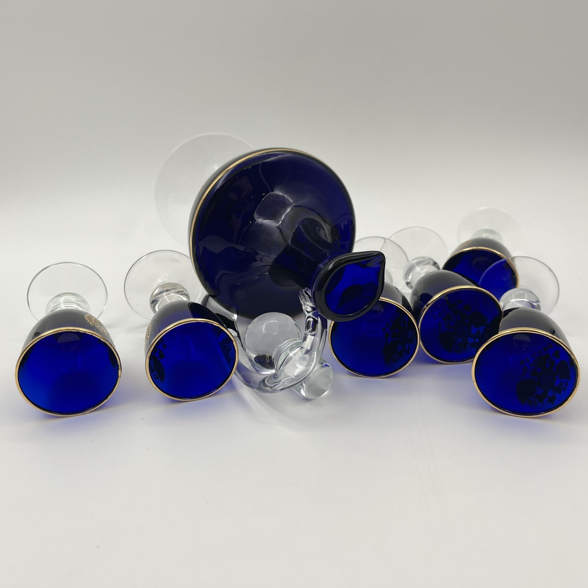 Набор для подачи крепких алкогольных напитков (штоф и 6 рюмок) "Россия", стекло, печать, золочение, Российская Федерация, 2000-2010 гг.