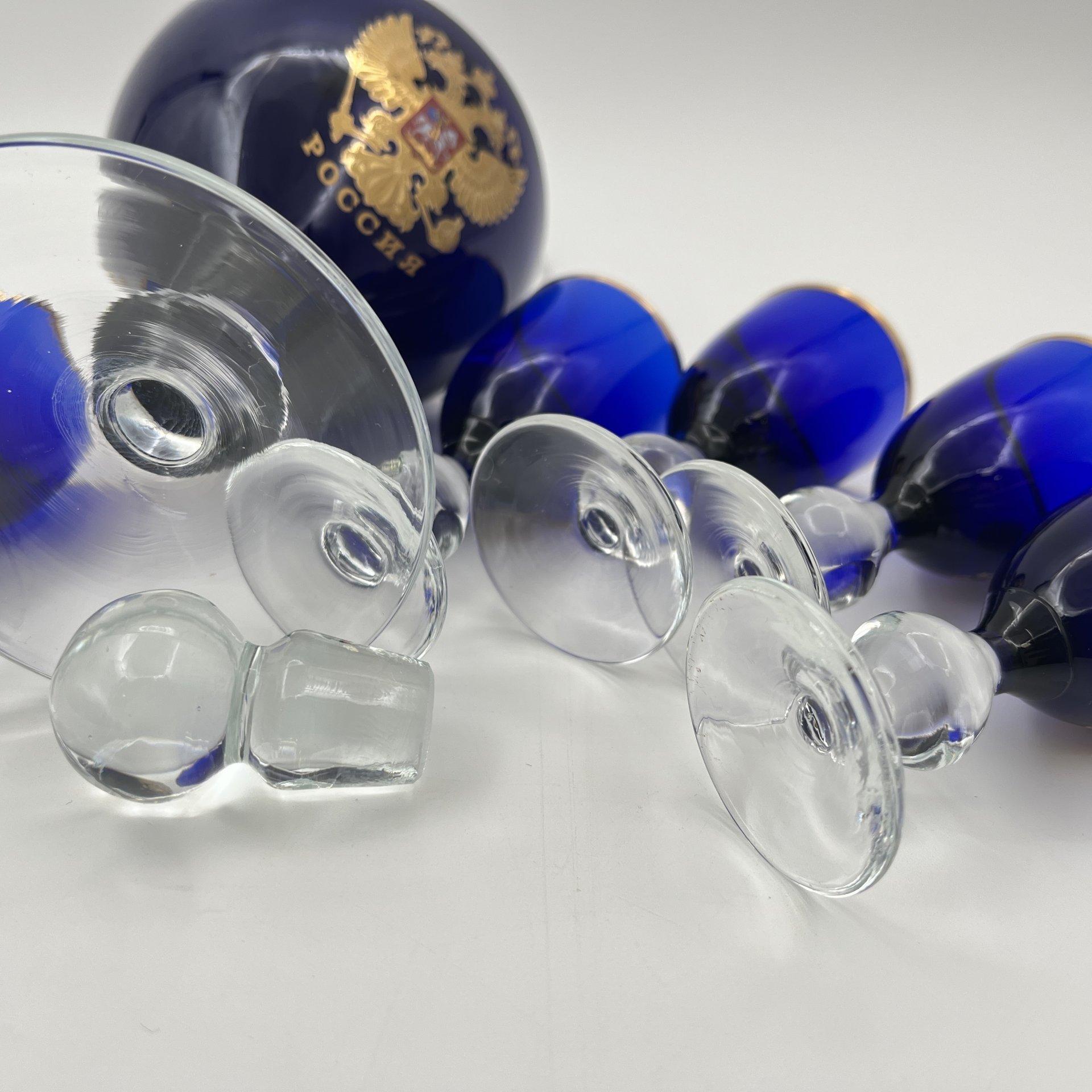 Набор для подачи крепких алкогольных напитков (штоф и 6 рюмок) "Россия", стекло, печать, золочение, Российская Федерация, 2000-2010 гг.