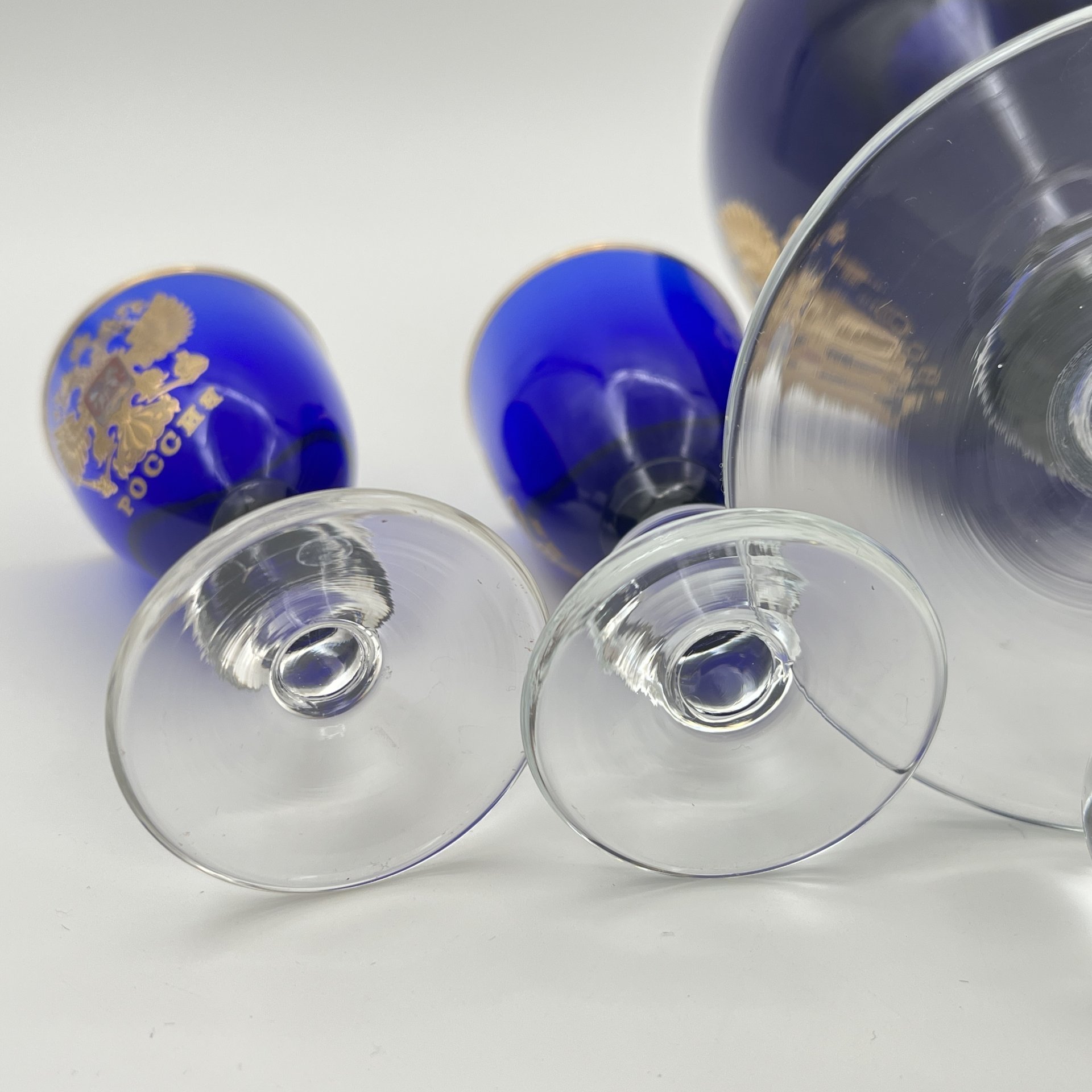 Набор для подачи крепких алкогольных напитков (штоф и 6 рюмок) "Россия", стекло, печать, золочение, Российская Федерация, 2000-2010 гг.