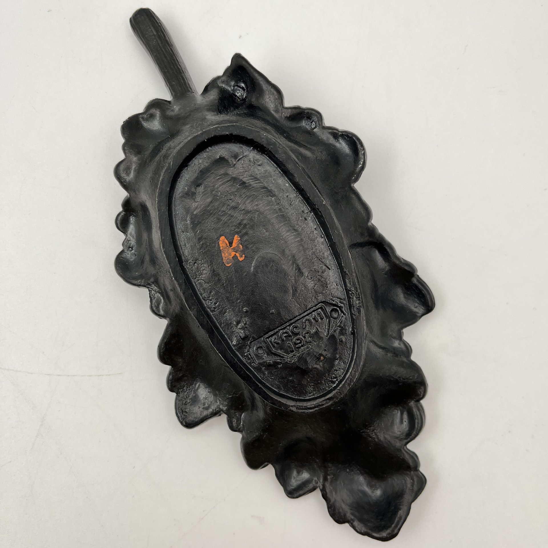 Пепельница "Лист дуба"