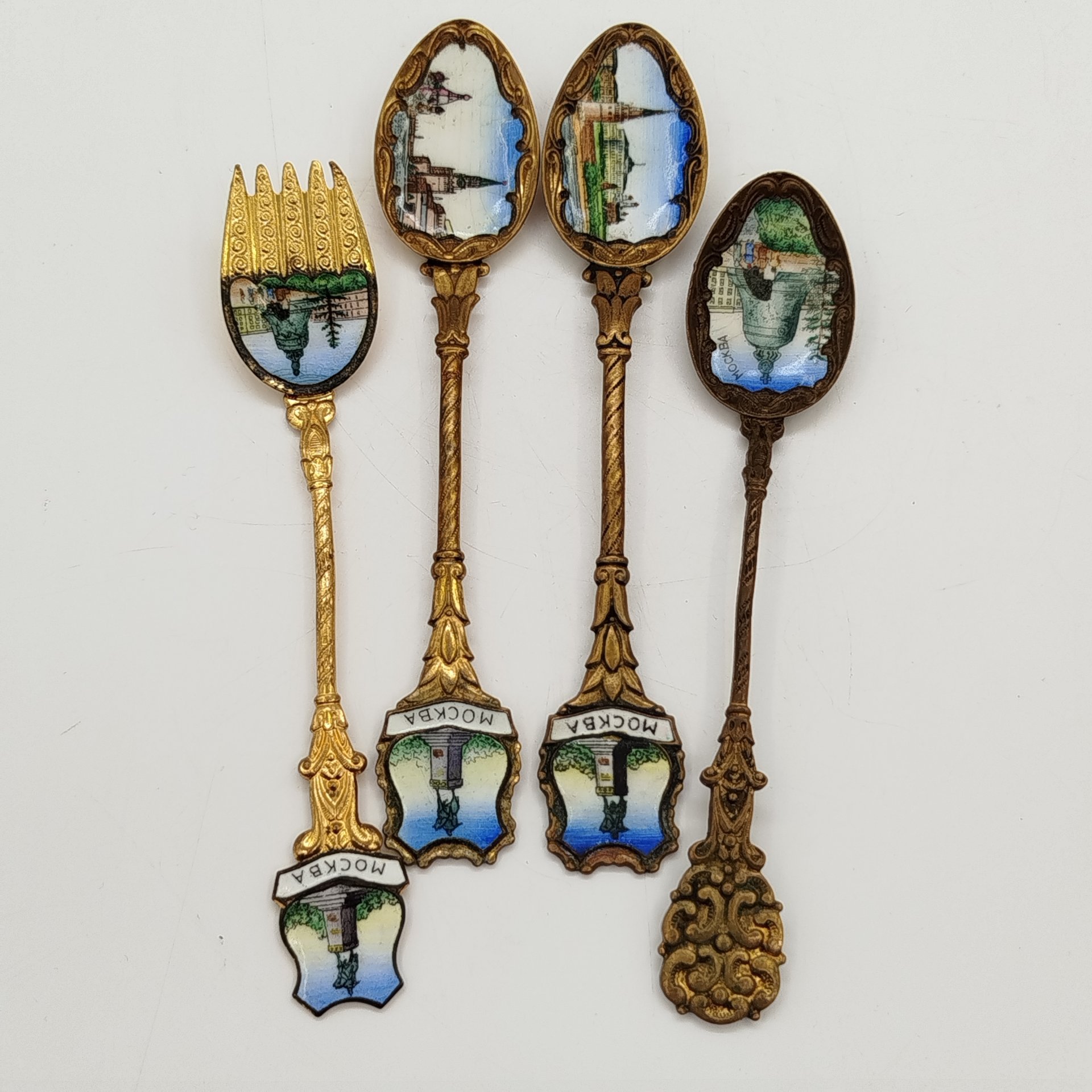 Набор из 3-х сувенирных ложек и вилки "Москва" (в подборе), металл, эмаль, золочение, деколь, Российская Федерация, 1991-2010 гг.