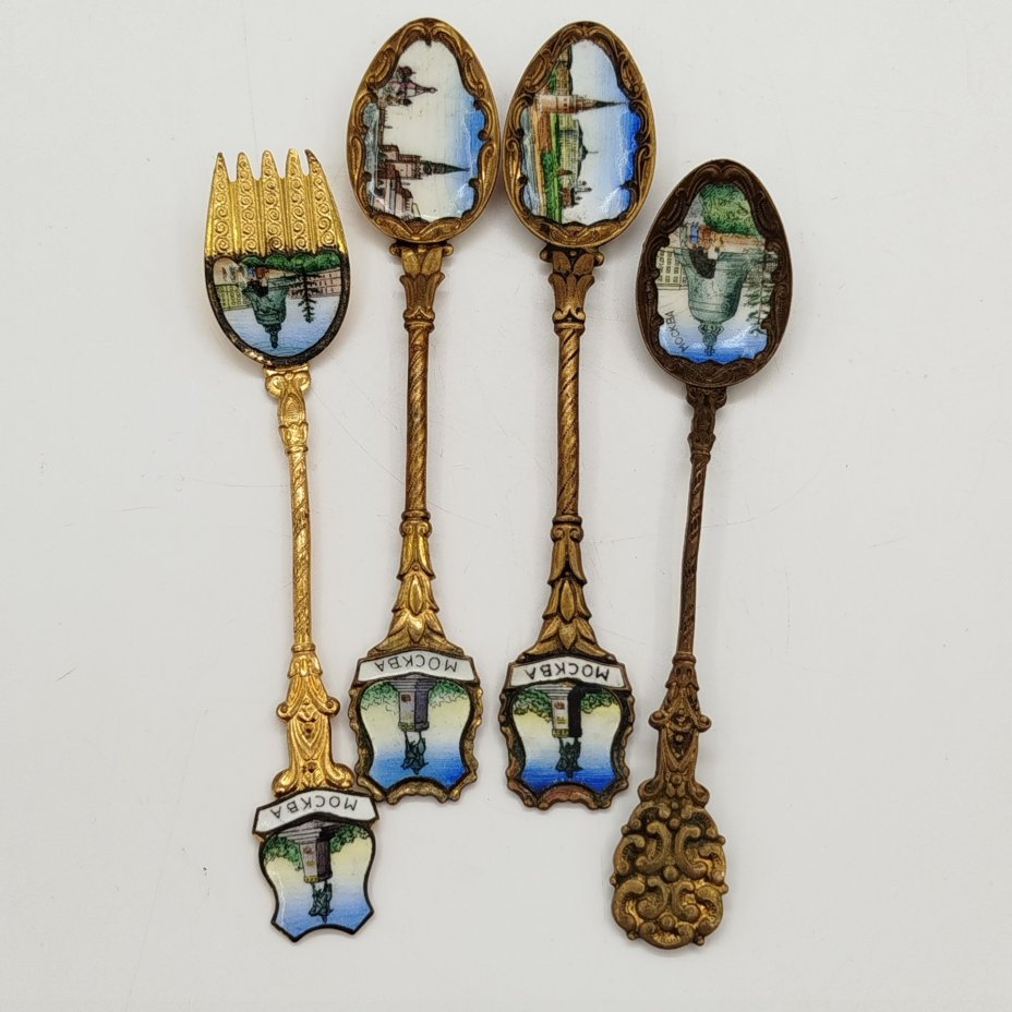 Набор из 3-х сувенирных ложек и вилки "Москва" (в подборе), металл, эмаль, золочение, деколь, Российская Федерация, 1991-2010 гг.