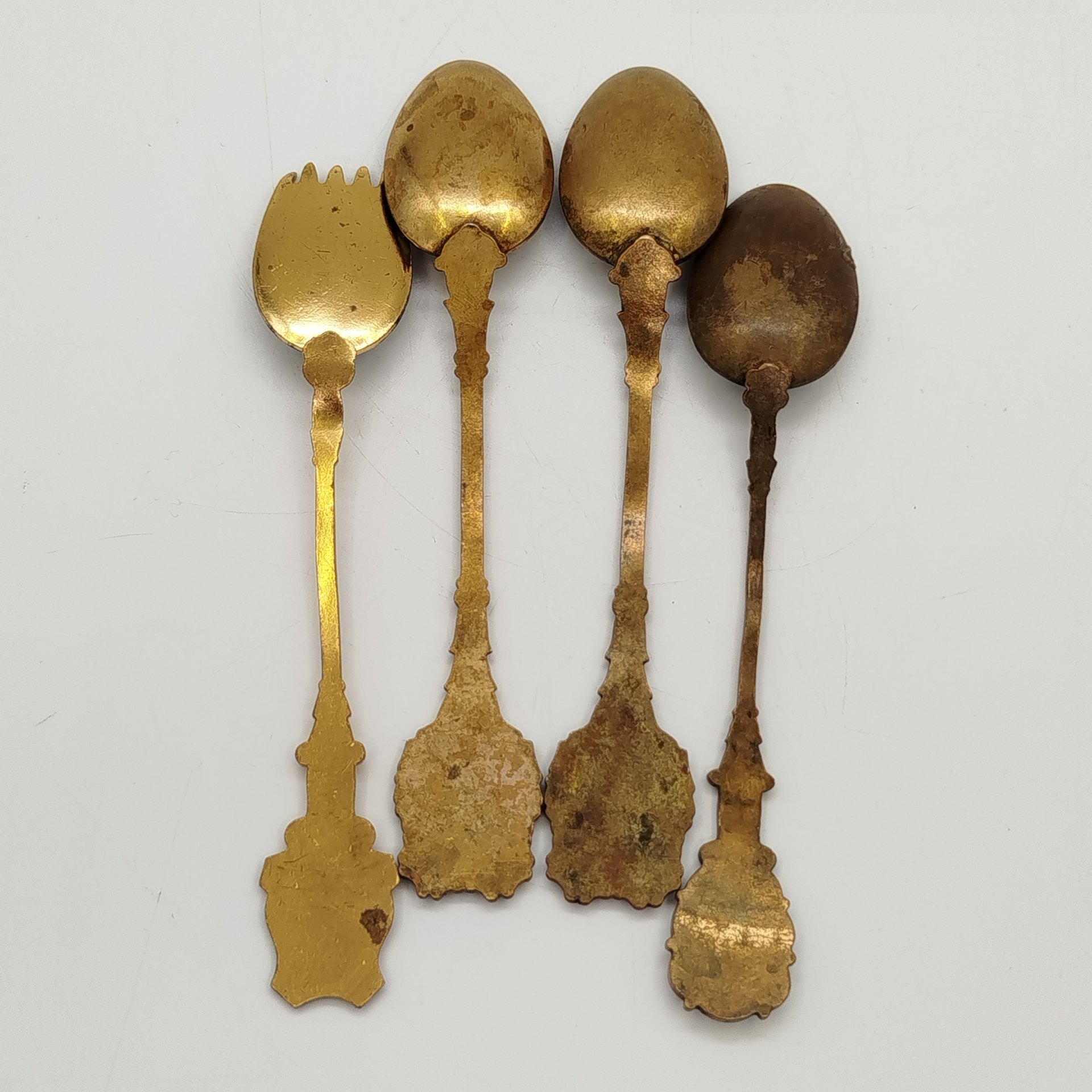 Набор из 3-х сувенирных ложек и вилки "Москва" (в подборе), металл, эмаль, золочение, деколь, Российская Федерация, 1991-2010 гг.