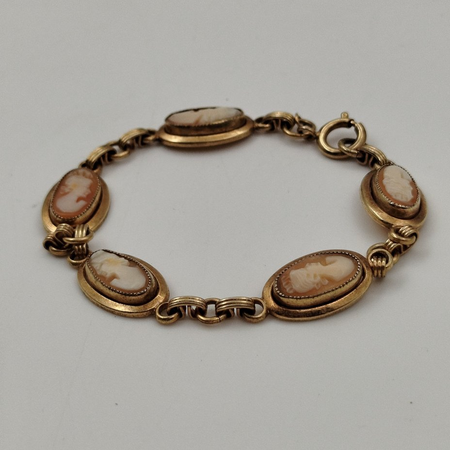Браслет со вставками камей с женским профилем