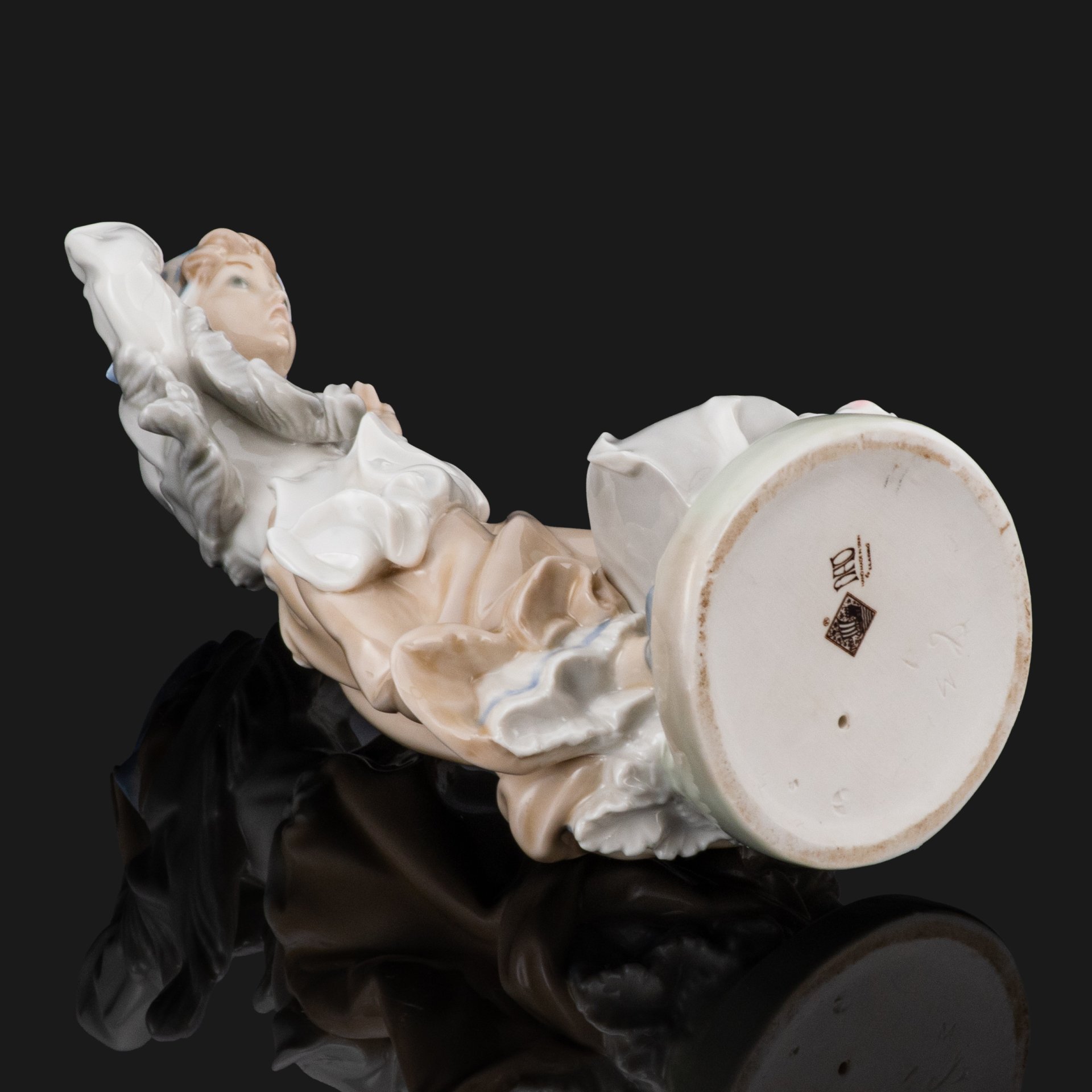Статуэтка "Неосторожная девушка", фарфор, роспись, NAO Porcelain, NAO Porcelain