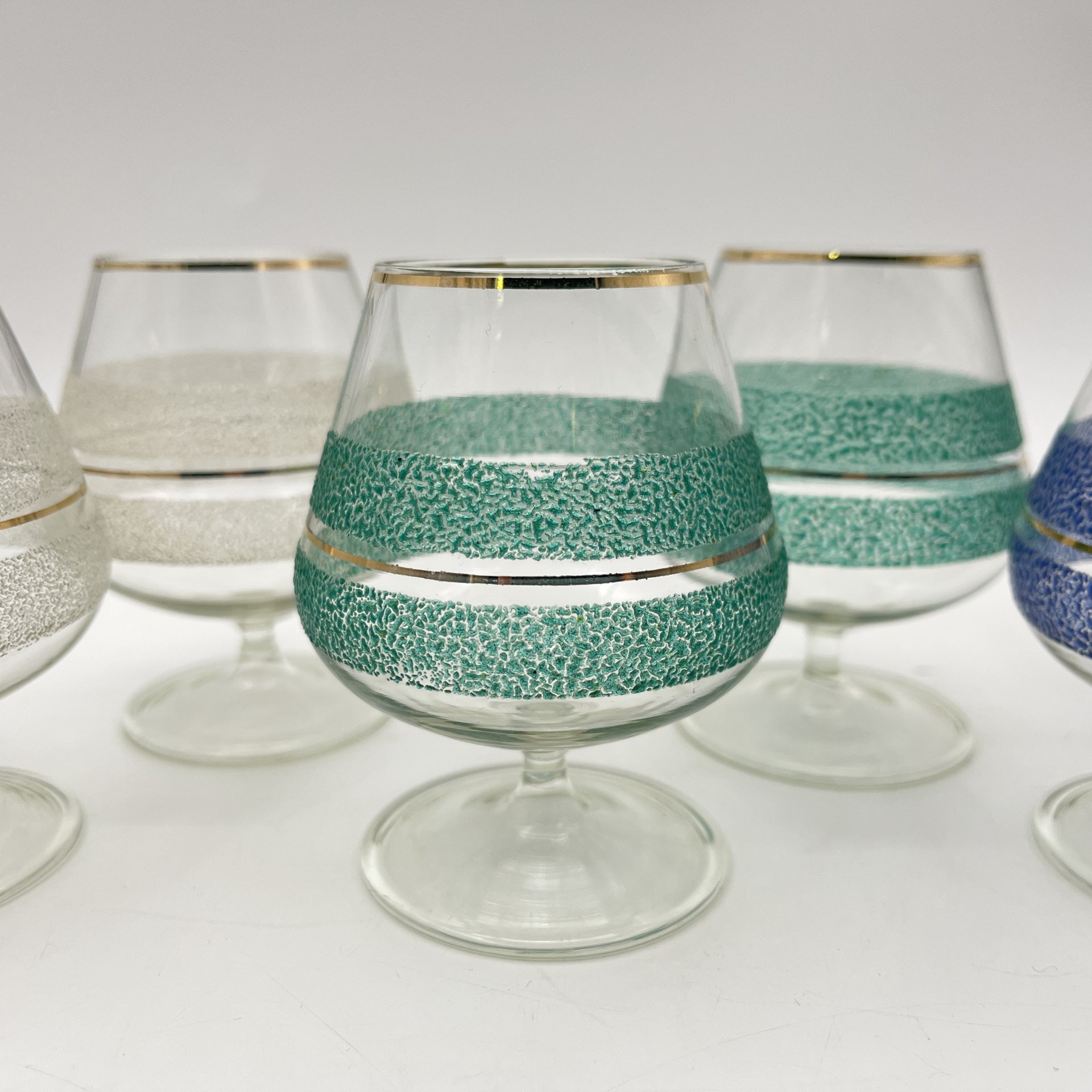 Набор из 6-ти рюмок (бокалов), декорированных разноцветными полосками