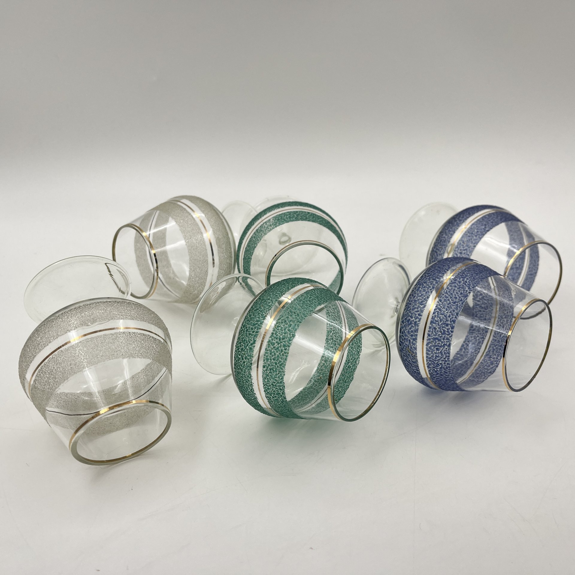 Набор из 6-ти рюмок (бокалов), декорированных разноцветными полосками