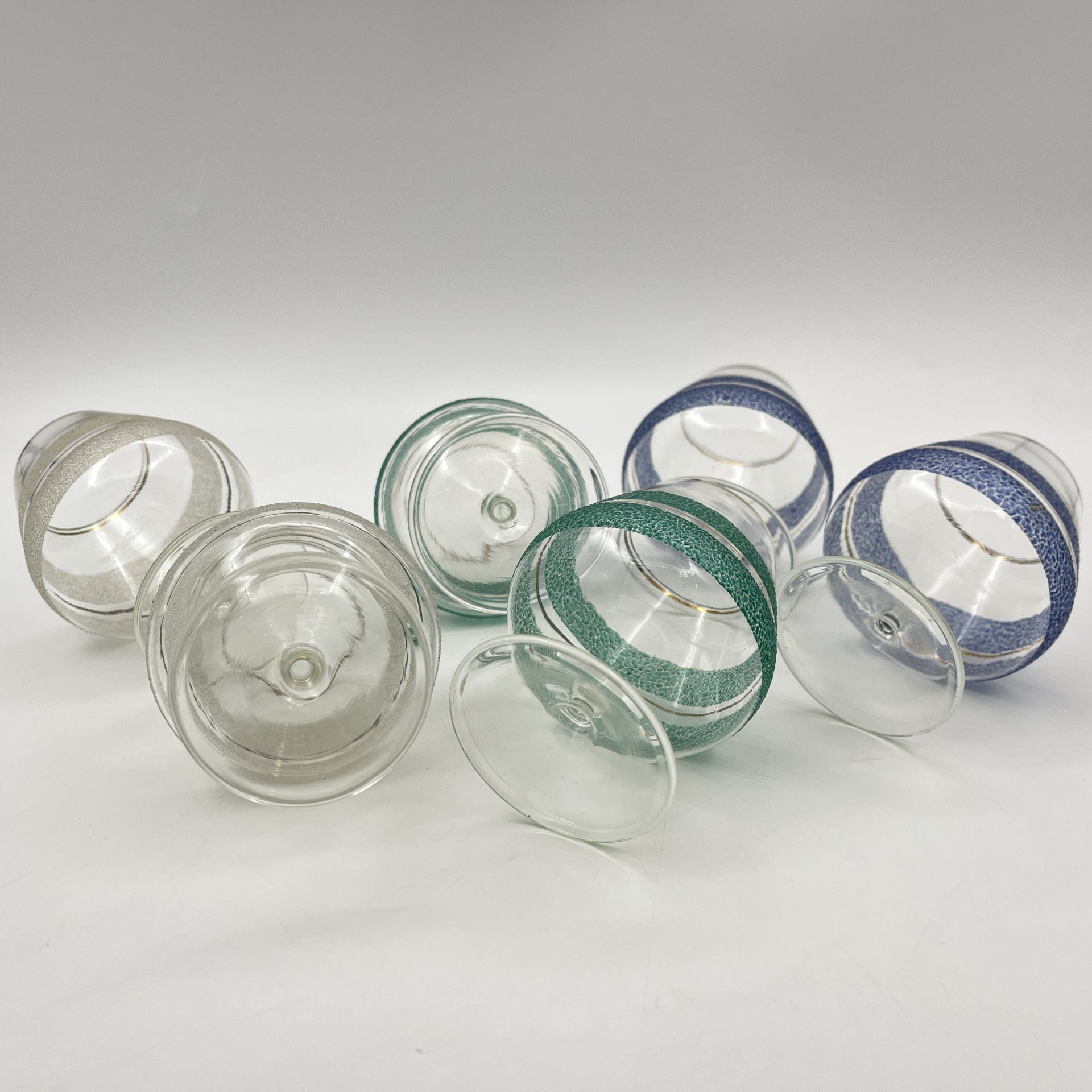 Набор из 6-ти рюмок (бокалов), декорированных разноцветными полосками