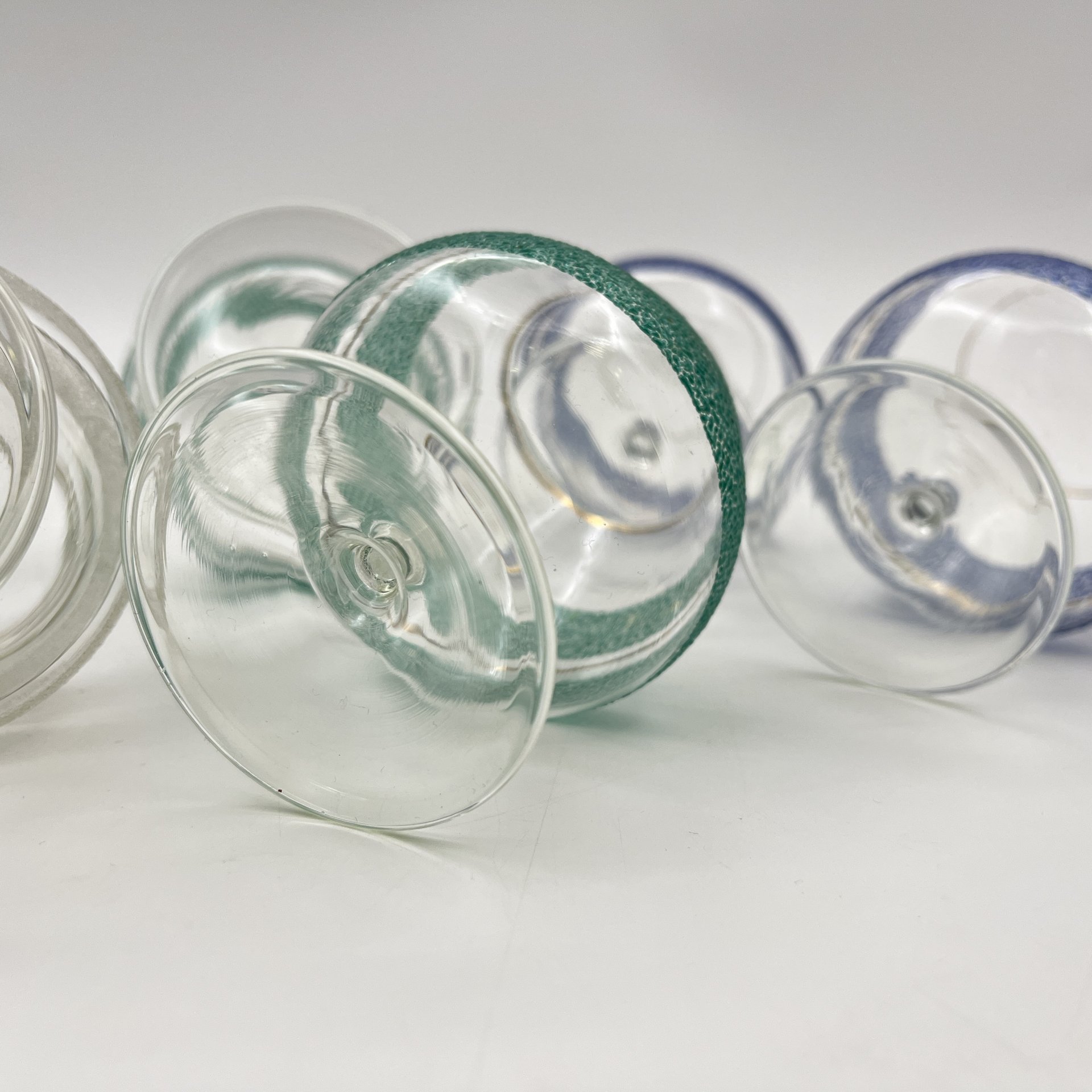 Набор из 6-ти рюмок (бокалов), декорированных разноцветными полосками