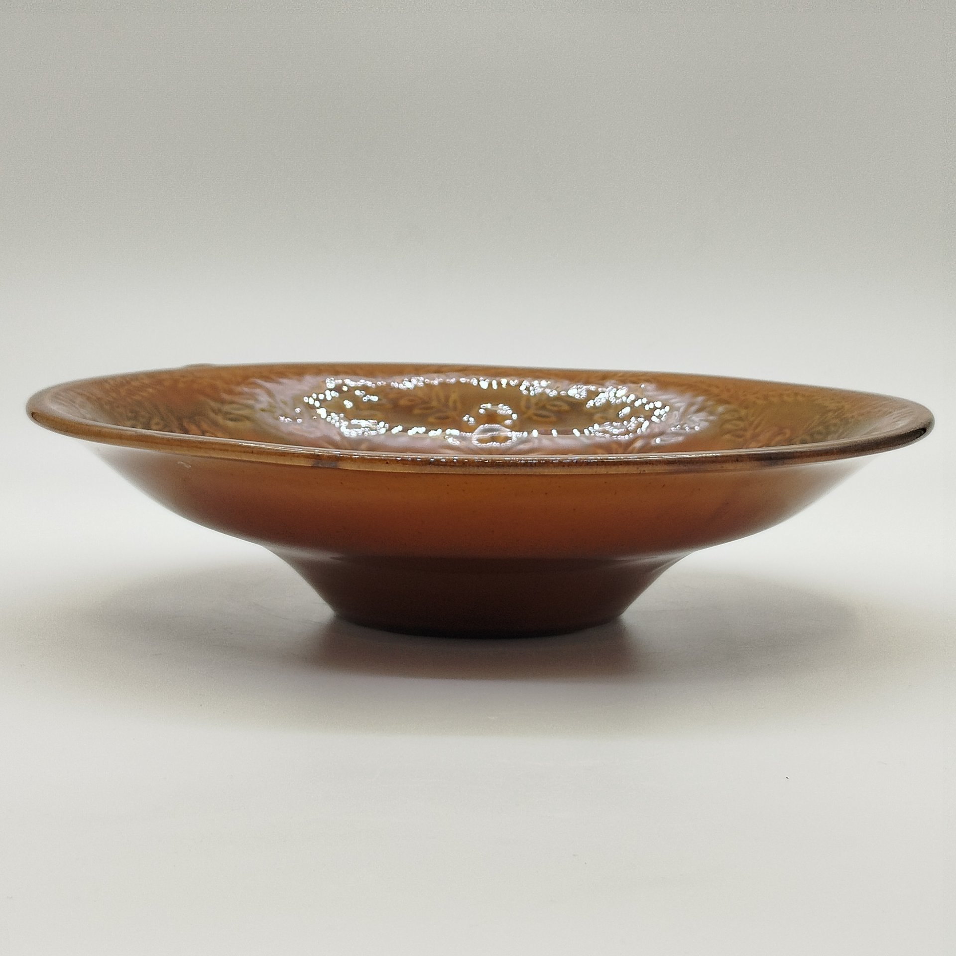 Блюдо сервировочное, украшенное имитацией плетёнки вдоль борта, керамика, глазурь, СССР, 1970-1990 гг.