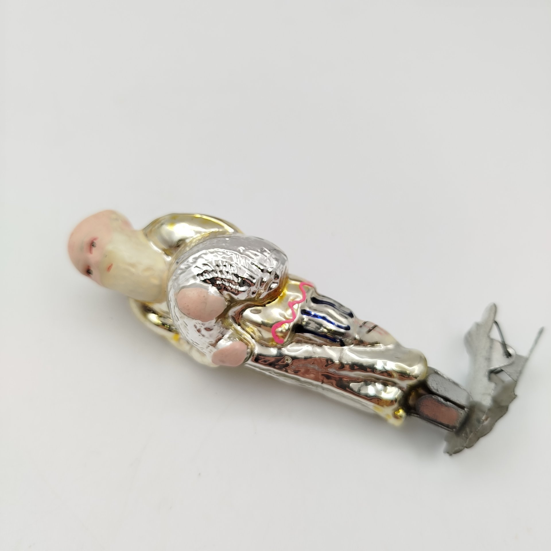 Ёлочная игрушка "Старик" из серии "Сказка о золотой рыбке" на прищепке, стекло, металл, роспись, Завод стеклянных ёлочных украшений и оптических изделий, г. Москва, СССР, 1950-1960 гг.