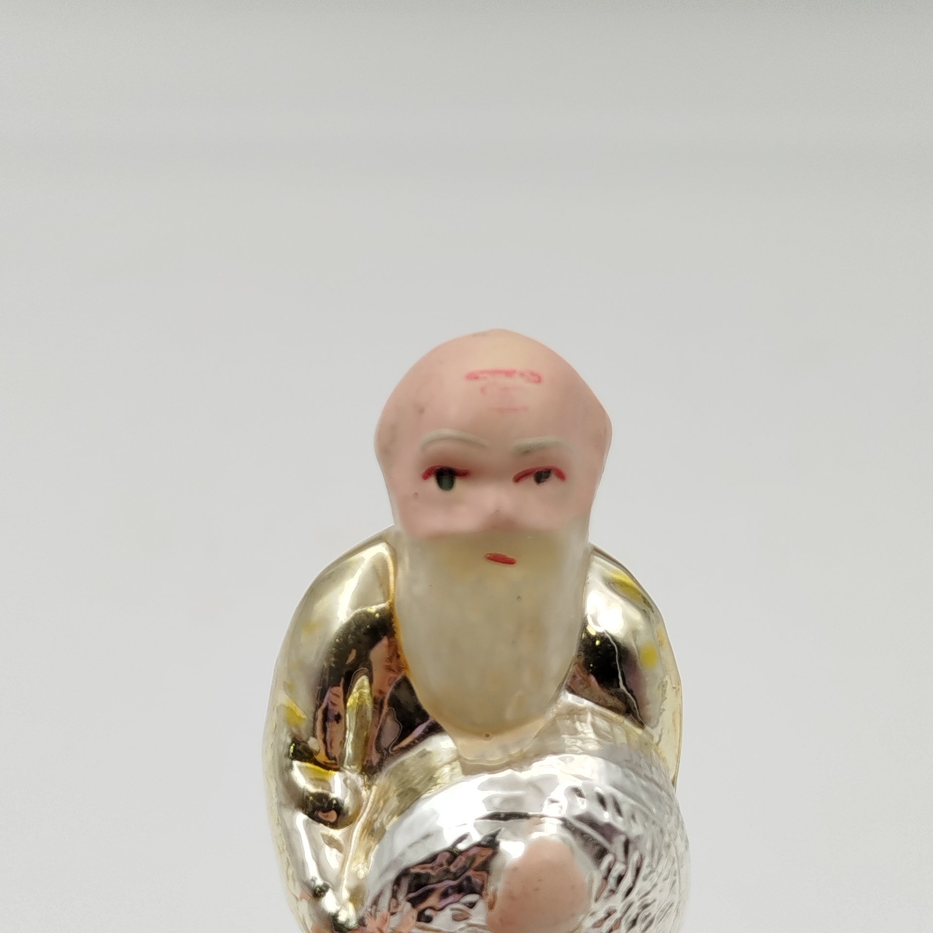 Ёлочная игрушка "Старик" из серии "Сказка о золотой рыбке" на прищепке, стекло, металл, роспись, Завод стеклянных ёлочных украшений и оптических изделий, г. Москва, СССР, 1950-1960 гг.