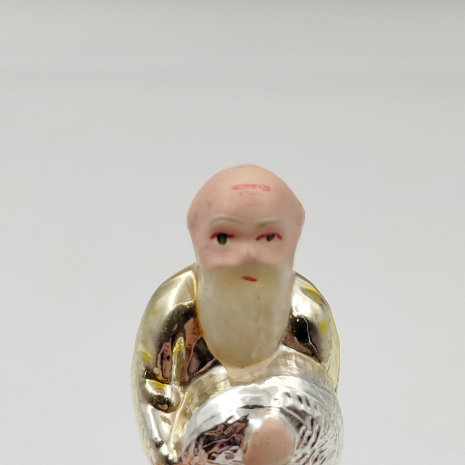 Ёлочная игрушка "Старик" из серии "Сказка о золотой рыбке" на прищепке, стекло, металл, роспись, Завод стеклянных ёлочных украшений и оптических изделий, г. Москва, СССР, 1950-1960 гг.