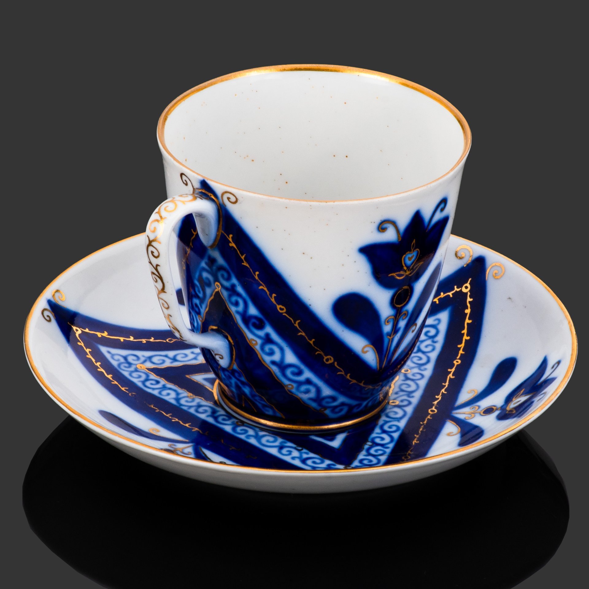 [Авторская подпись] Пара чайная "Колокольчики", автор росписи А.В. Воробьевский, фарфор, роспись, золочение, Ленинградский фарфоровый завод (ЛФЗ), СССР, 1950 г.