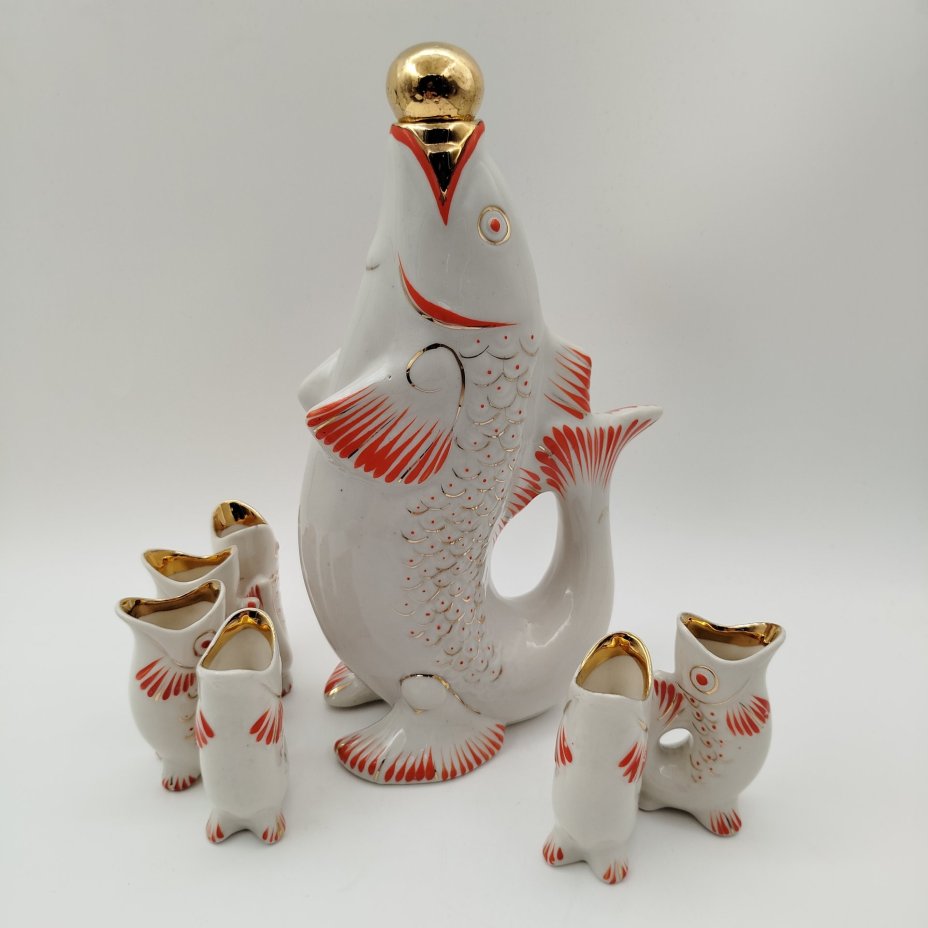 Набор для крепких напитков "Рыба" (штоф и 6 стопок), автор М.Д.Барамидзе, фарфор, роспись, золочение, Полонский завод художественной керамики (Полонное ЗХК), СССР, 1973-1991 гг.