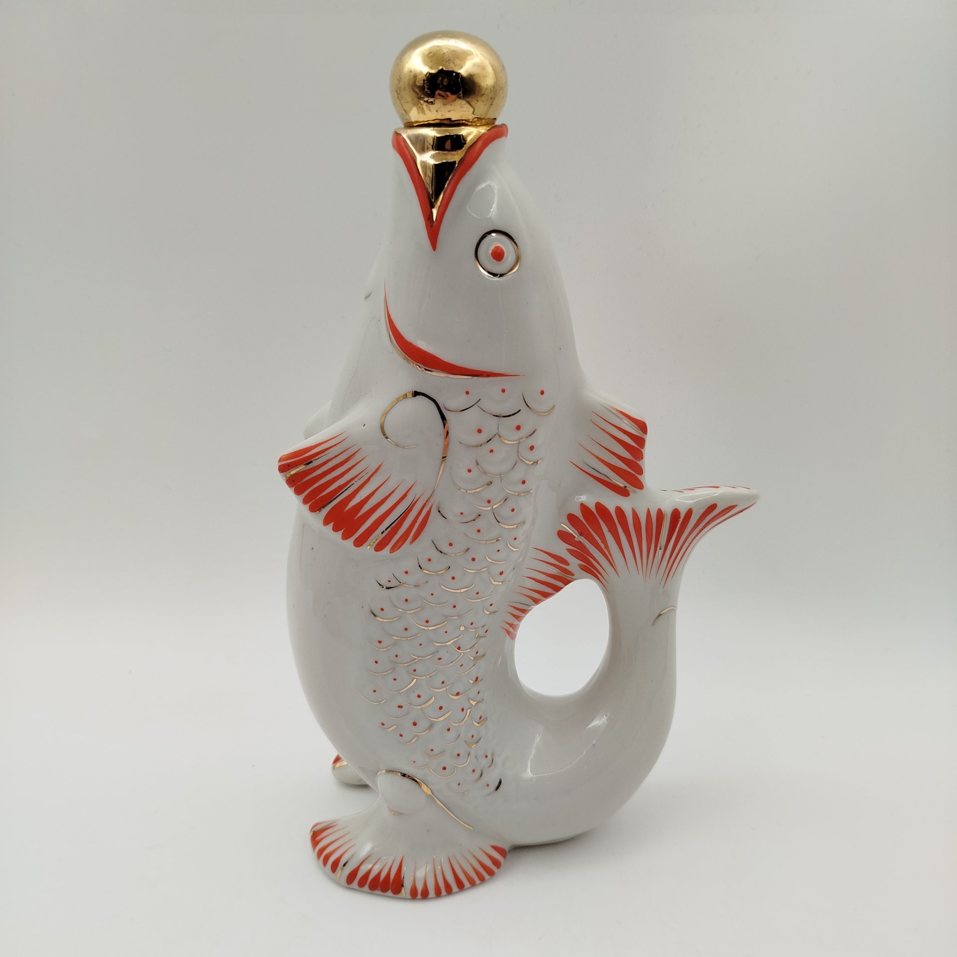 Набор для крепких напитков "Рыба" (штоф и 6 стопок), автор М.Д.Барамидзе, фарфор, роспись, золочение, Полонский завод художественной керамики (Полонное ЗХК), СССР, 1973-1991 гг.